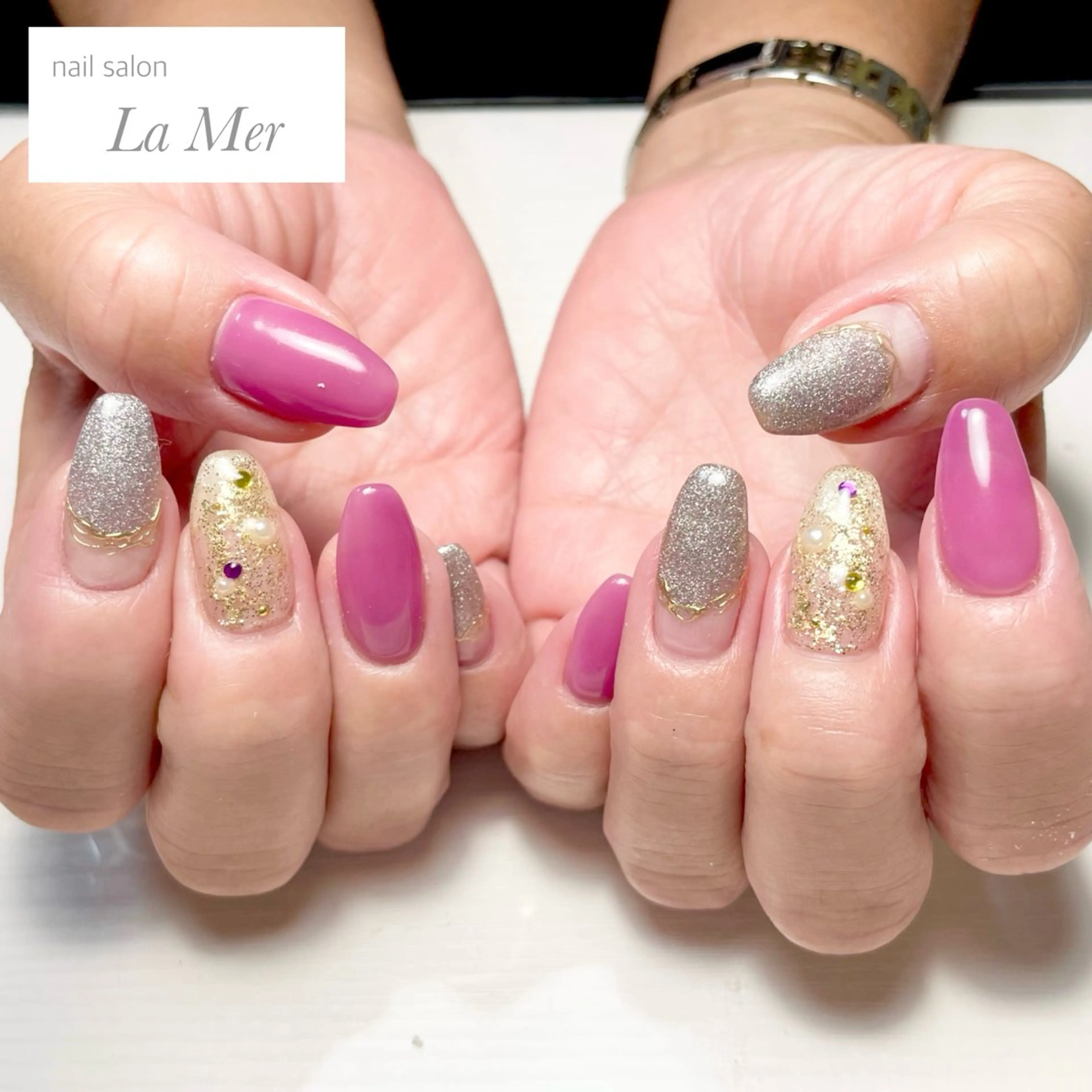 ネイル フラッシュネイル フレンチネイル ゴールド キラキラネイル ロングネイル ハンドネイル nailsalon La Merのネイルデザイン