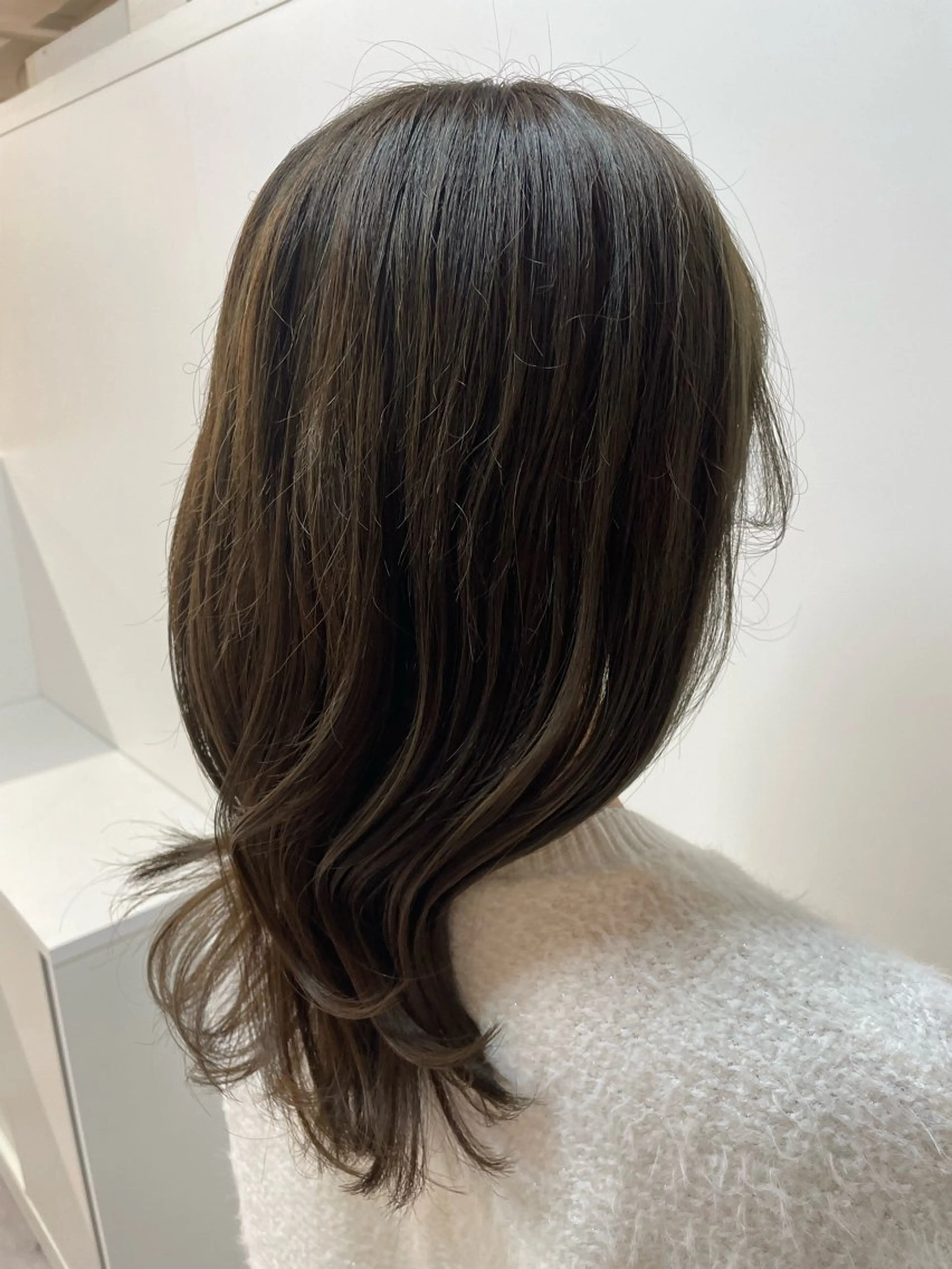 セミロング カラー ベージュカラー オリーブベージュ ヘアカラー トリートメント CARE ．KOBE所属・京谷 日向のヘアスタイル