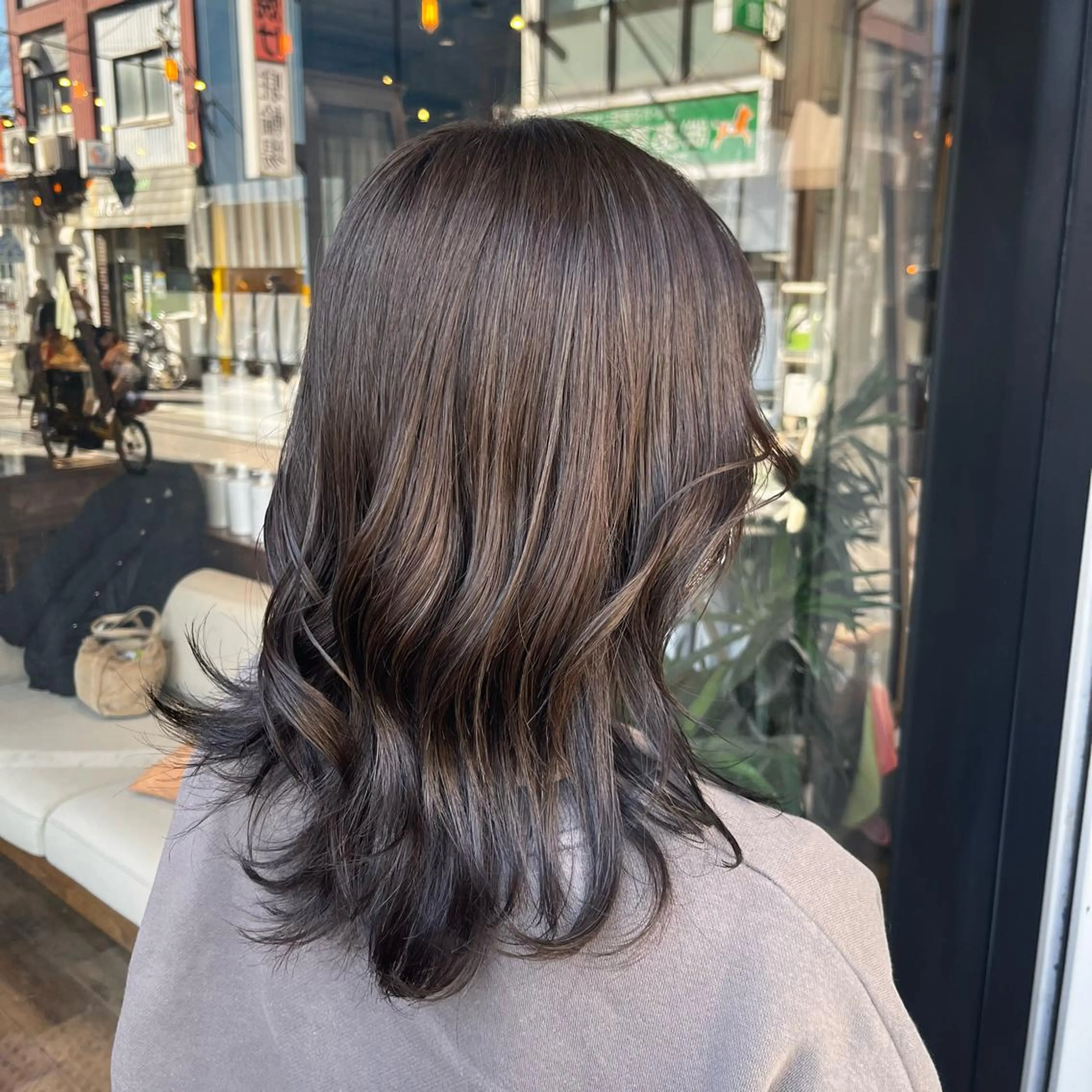 セミロング カラー ヘアカラー トリートメント おくだ　りお /ハイトーンカラーのヘアスタイル