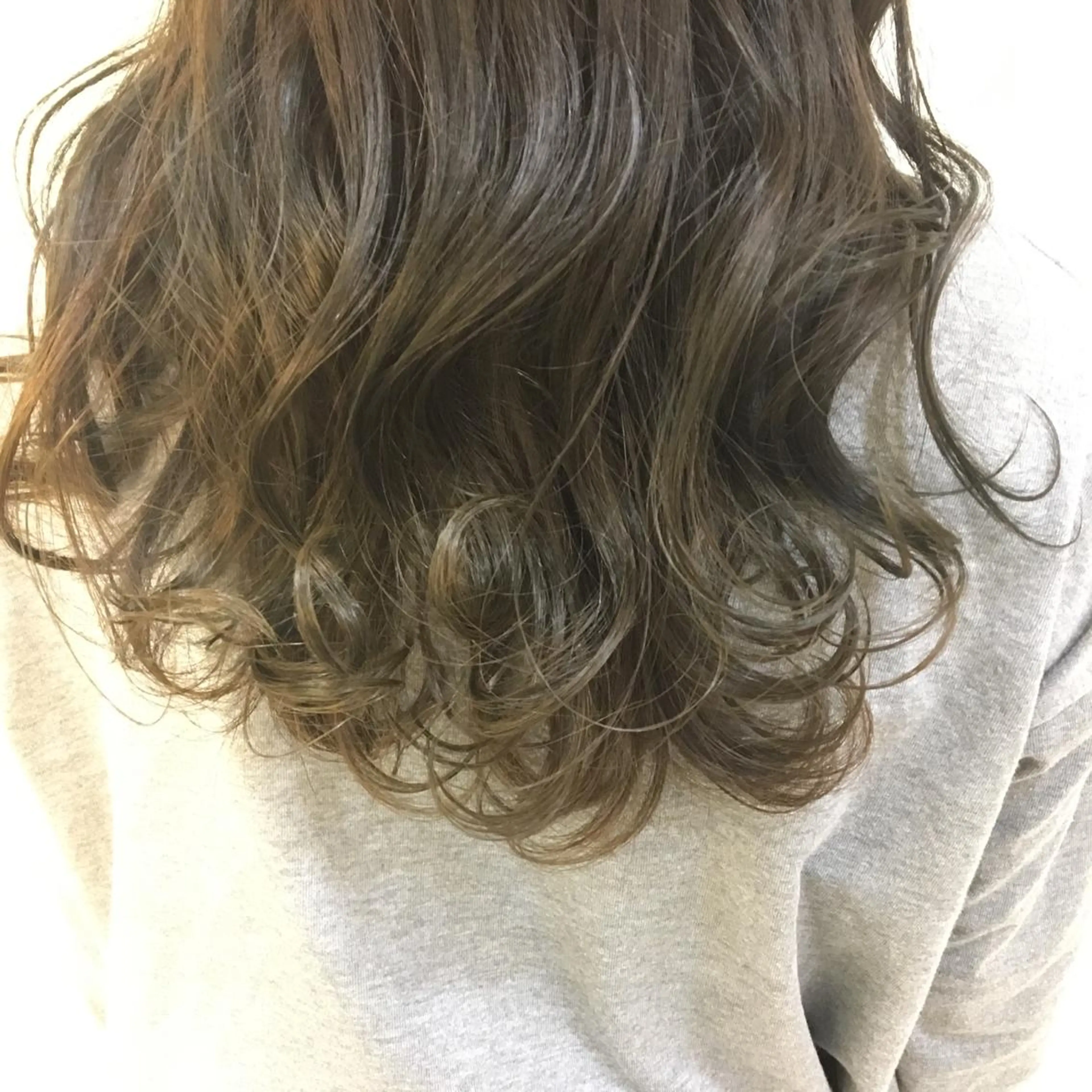 ロング カラー 外国人風カラー ヘアケア・頭皮ケア デザインカラー/中田のヘアスタイル