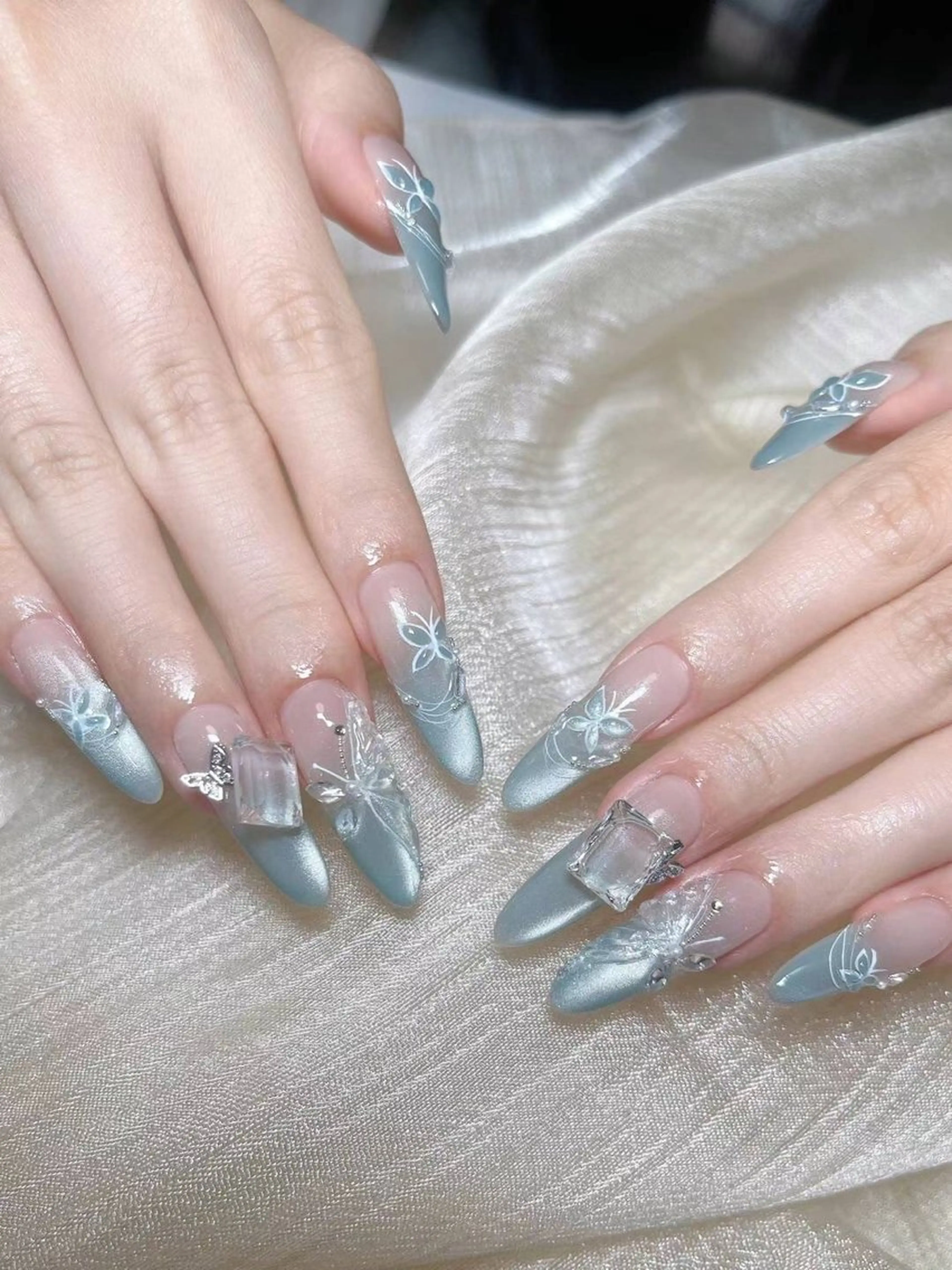 ネイル オーロラネイル チークネイル 長さ出し フットネイル フレンチネイル ハンドネイル ハンドケア lily nailのネイルデザイン
