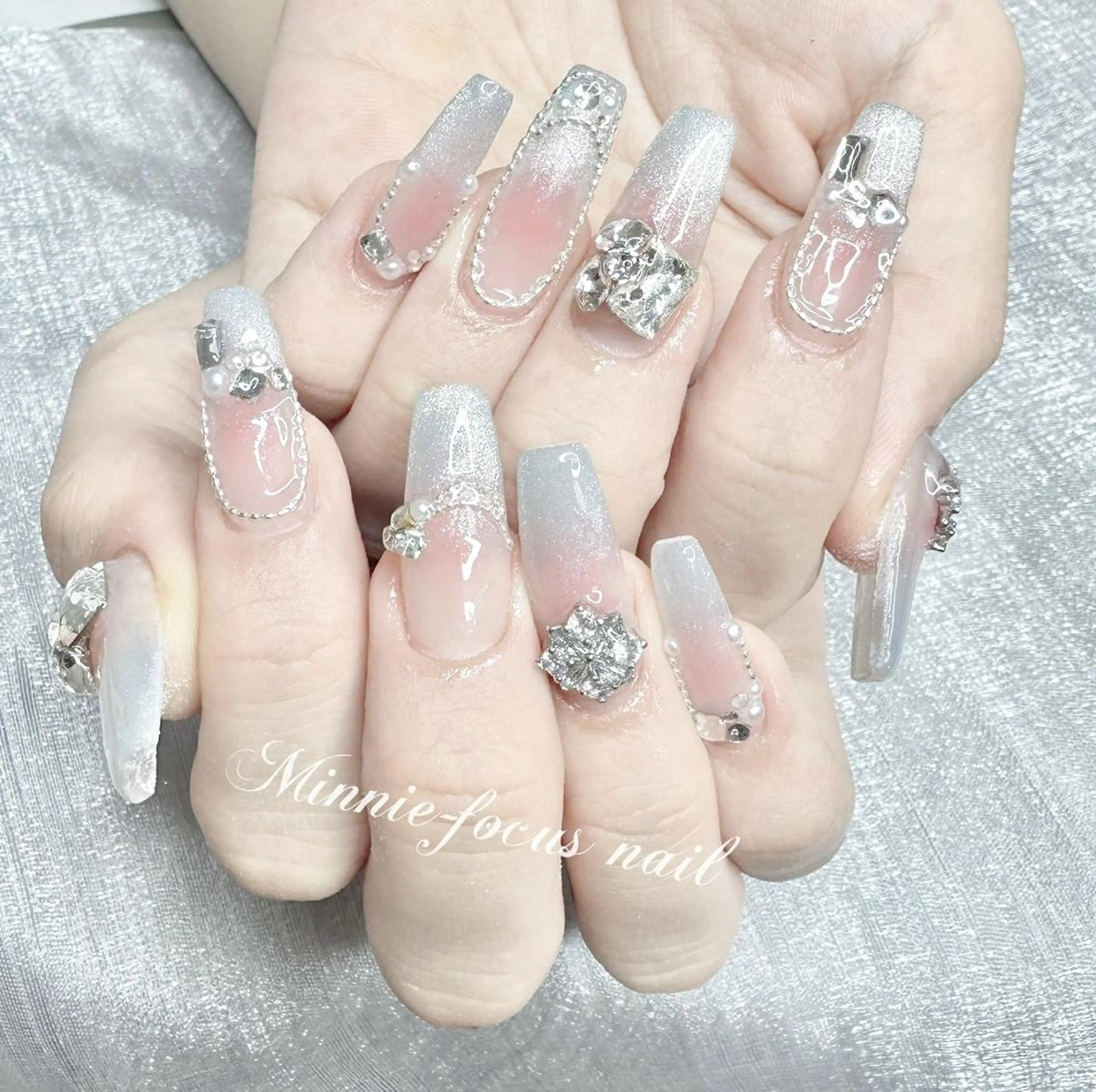 ネイル チークネイル フレンチネイル ゴージャス キラキラネイル 韓国ネイル ハンドネイル 🧸Lydia nail✨のネイルデザイン