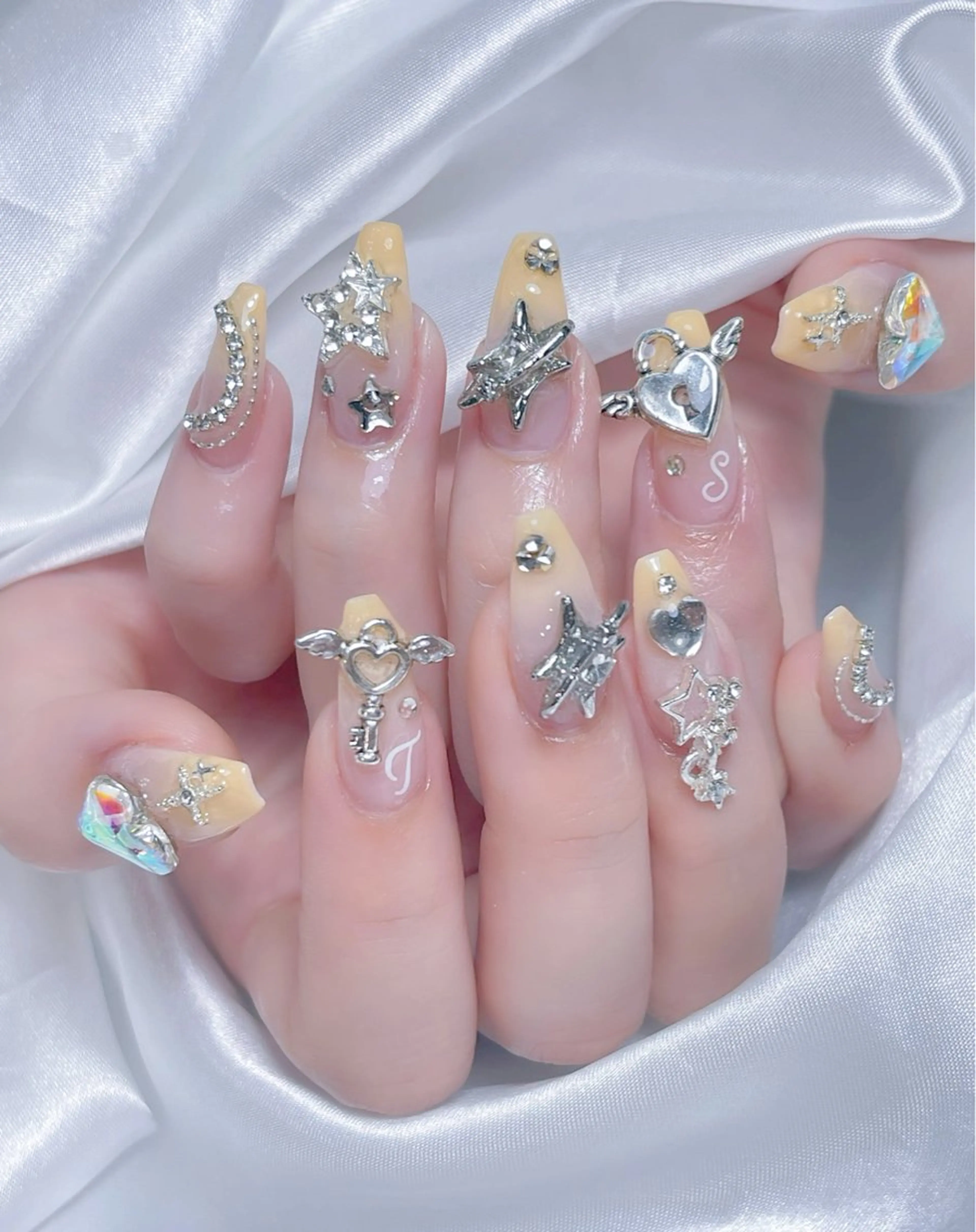 ネイル LEELA NAIL STUDIO所属・LEELA NAIL STUDIOのネイルデザイン