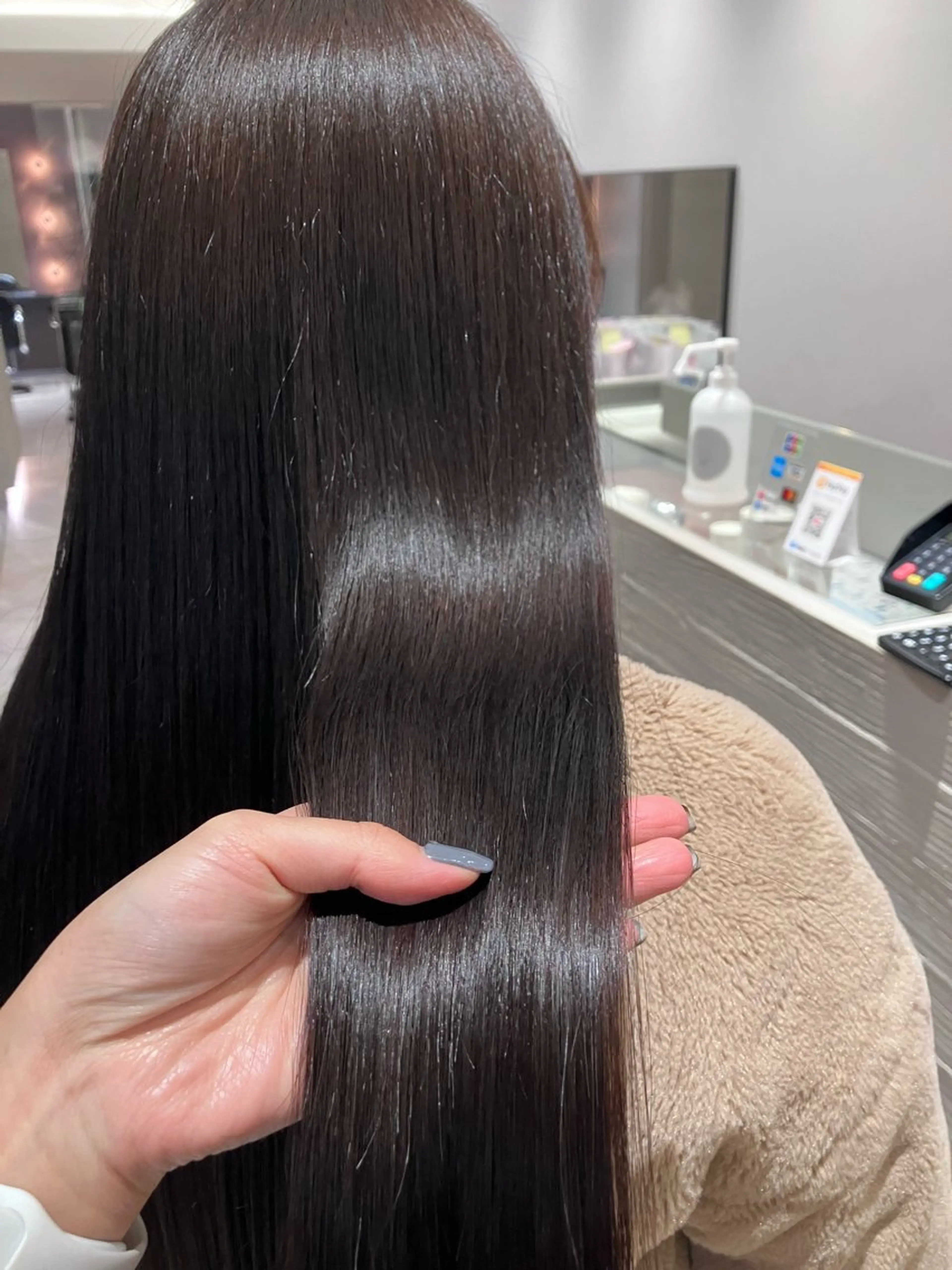 ロング カラー ブラウンカラー ナチュラルブラウン トリートメント サキ🤍ハイトーン 🩰くびれ巻きヘアのヘアスタイル