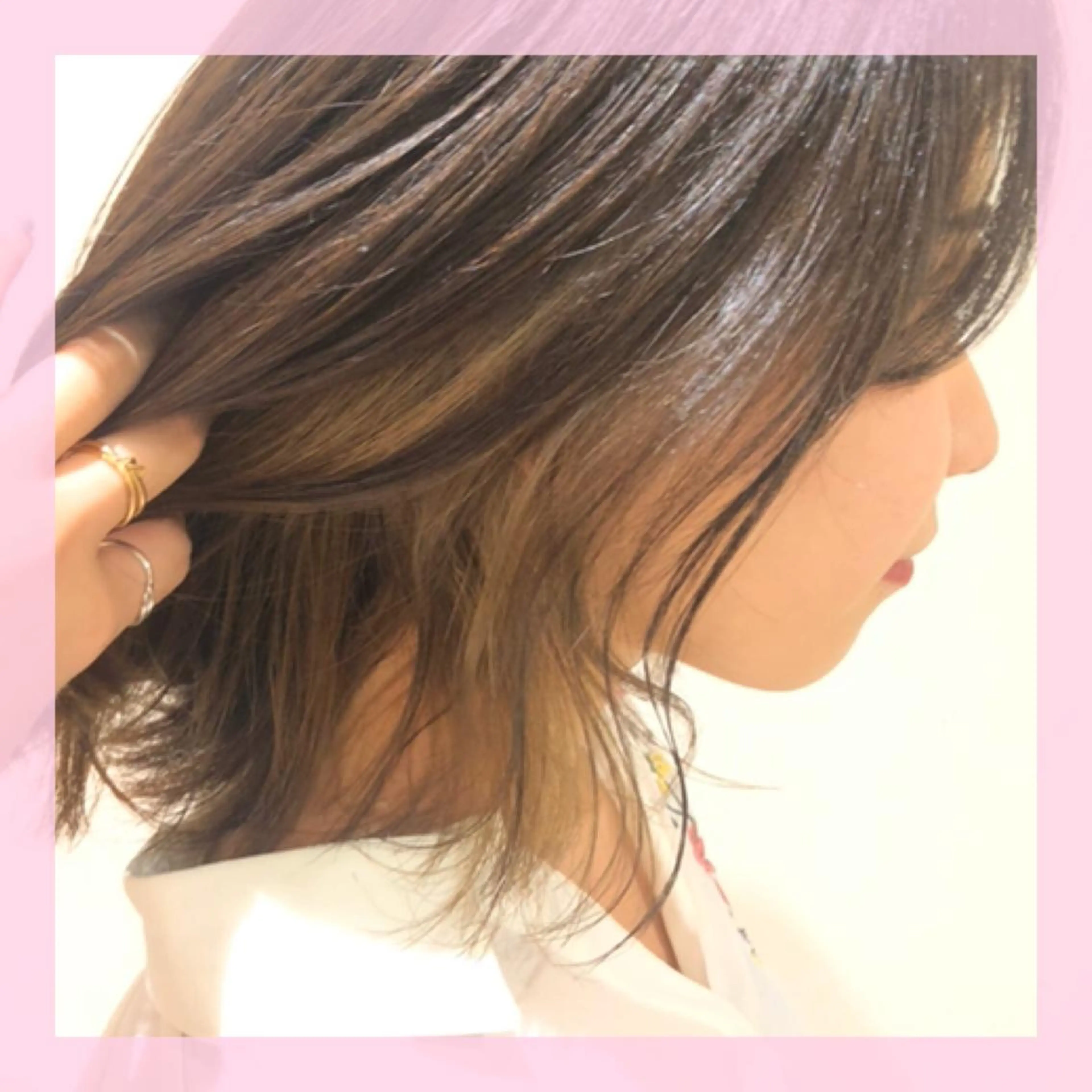 ショート カラー ベージュカラー インナーカラー ミルクティーベージュ カット ヘアカラー plum.所属・🍒前川 🍒のヘアスタイル