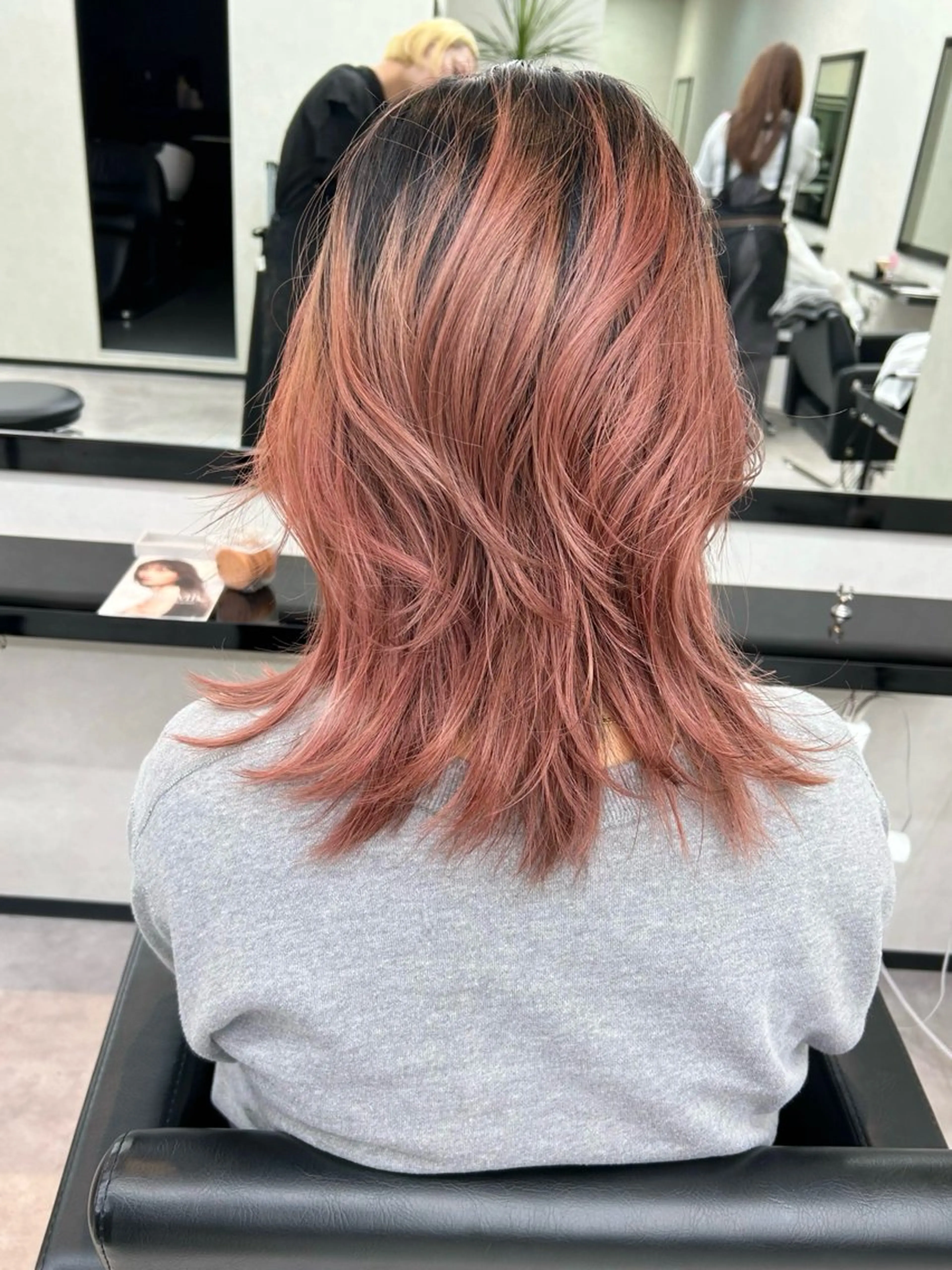 セミロング カラー ベージュカラー ピンクカラー ピンクベージュ ヘアカラー ナカジマ ナナのヘアスタイル