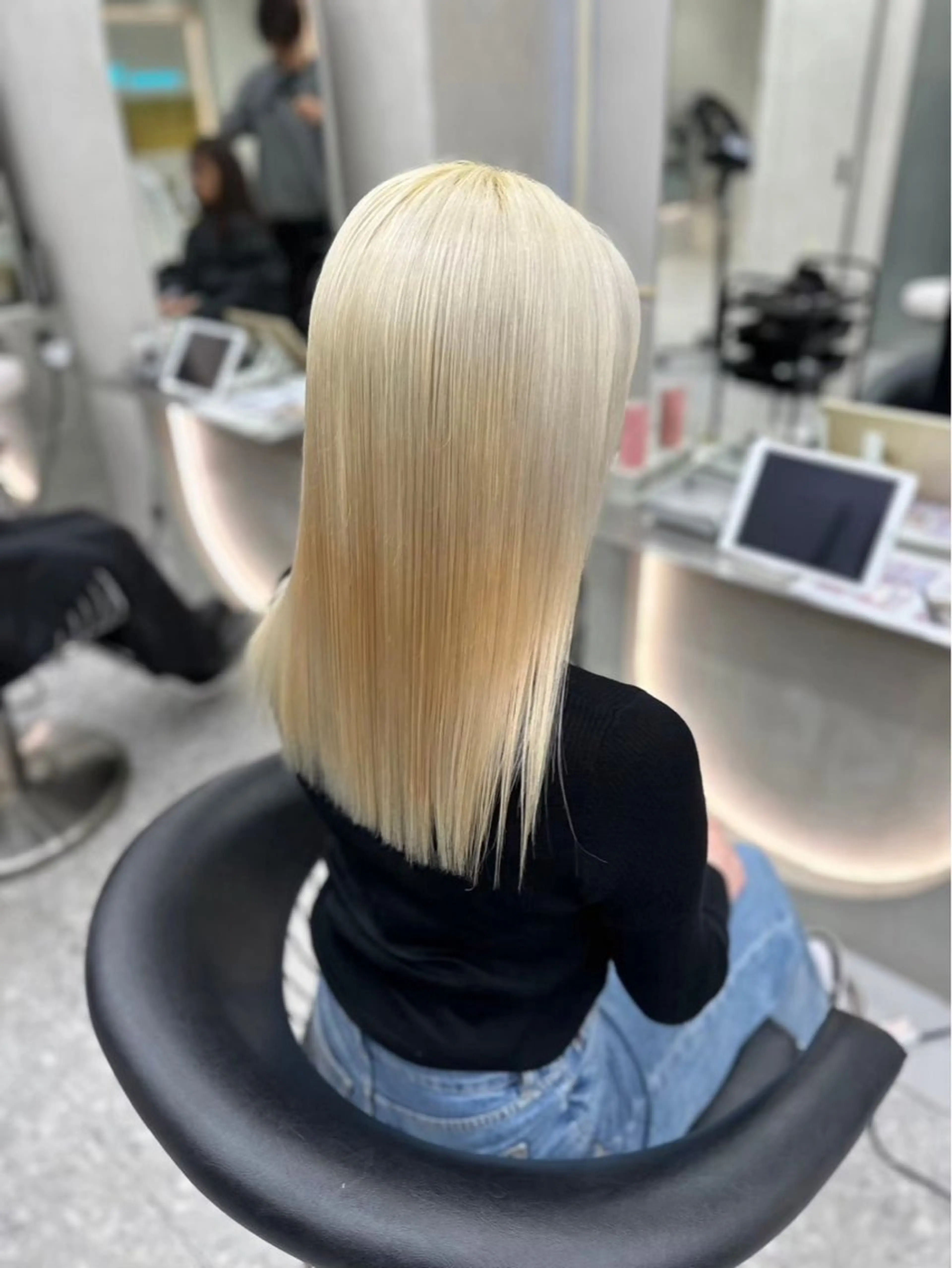 セミロング カラー 💖しの💖韓国ヘア レイヤーカットのヘアスタイル