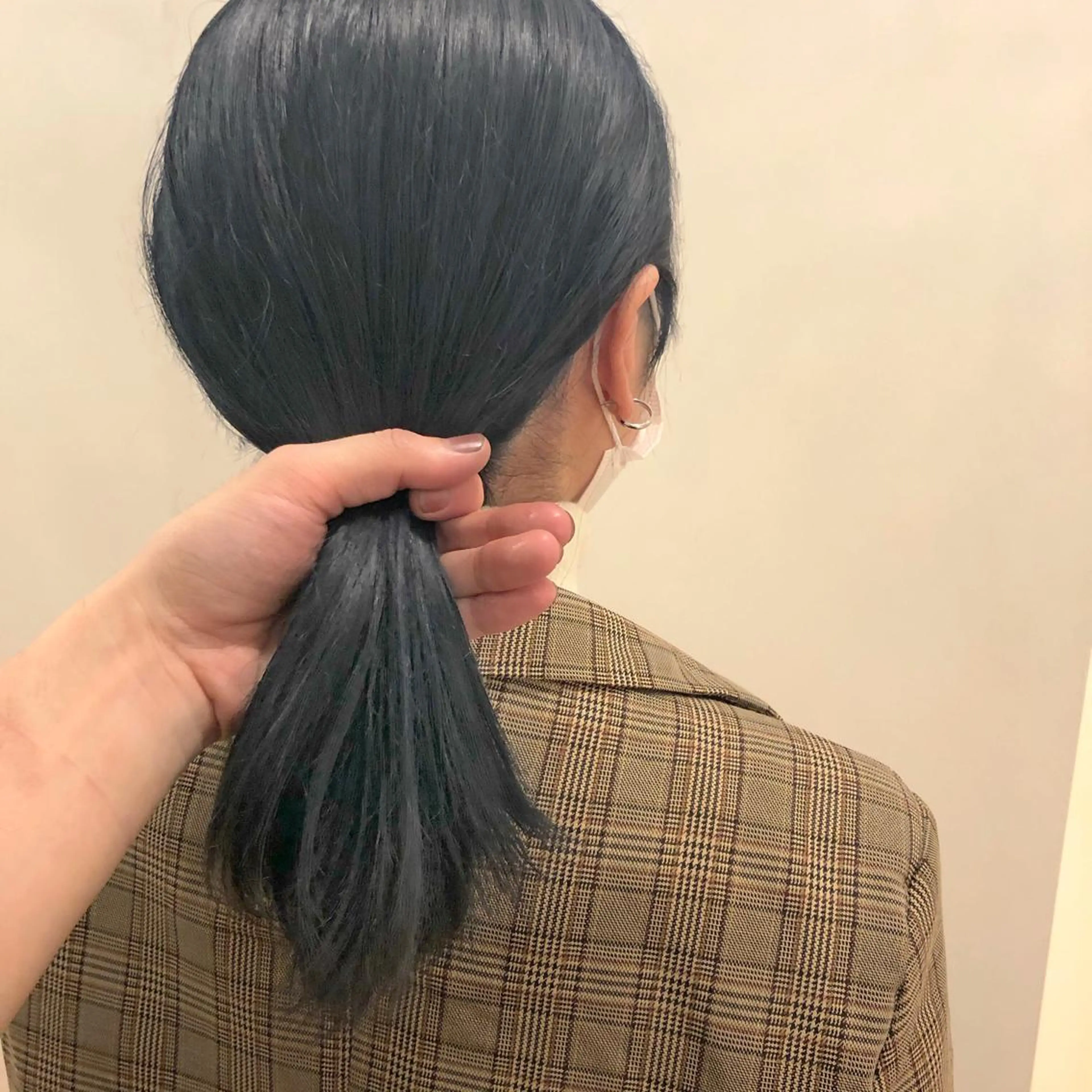 ミディアム カラー ブリーチ グレージュ ネイビーカラー ヘアカラー トリートメント ボブ/レイヤー/ケア パーマ/リュウタのヘアスタイル