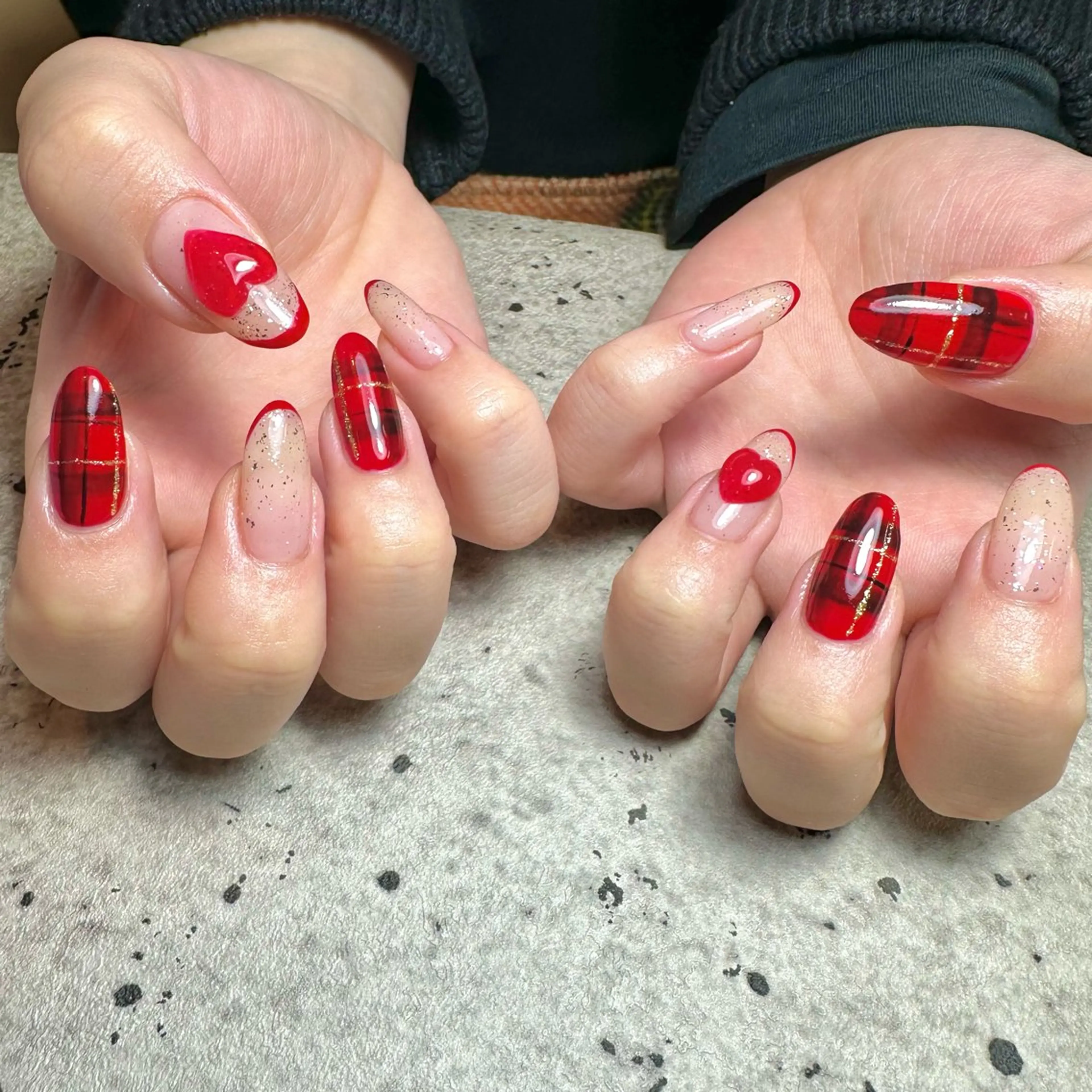 ネイル 赤色 ハンドネイル フットネイル GéRanium Harukaのネイルデザイン