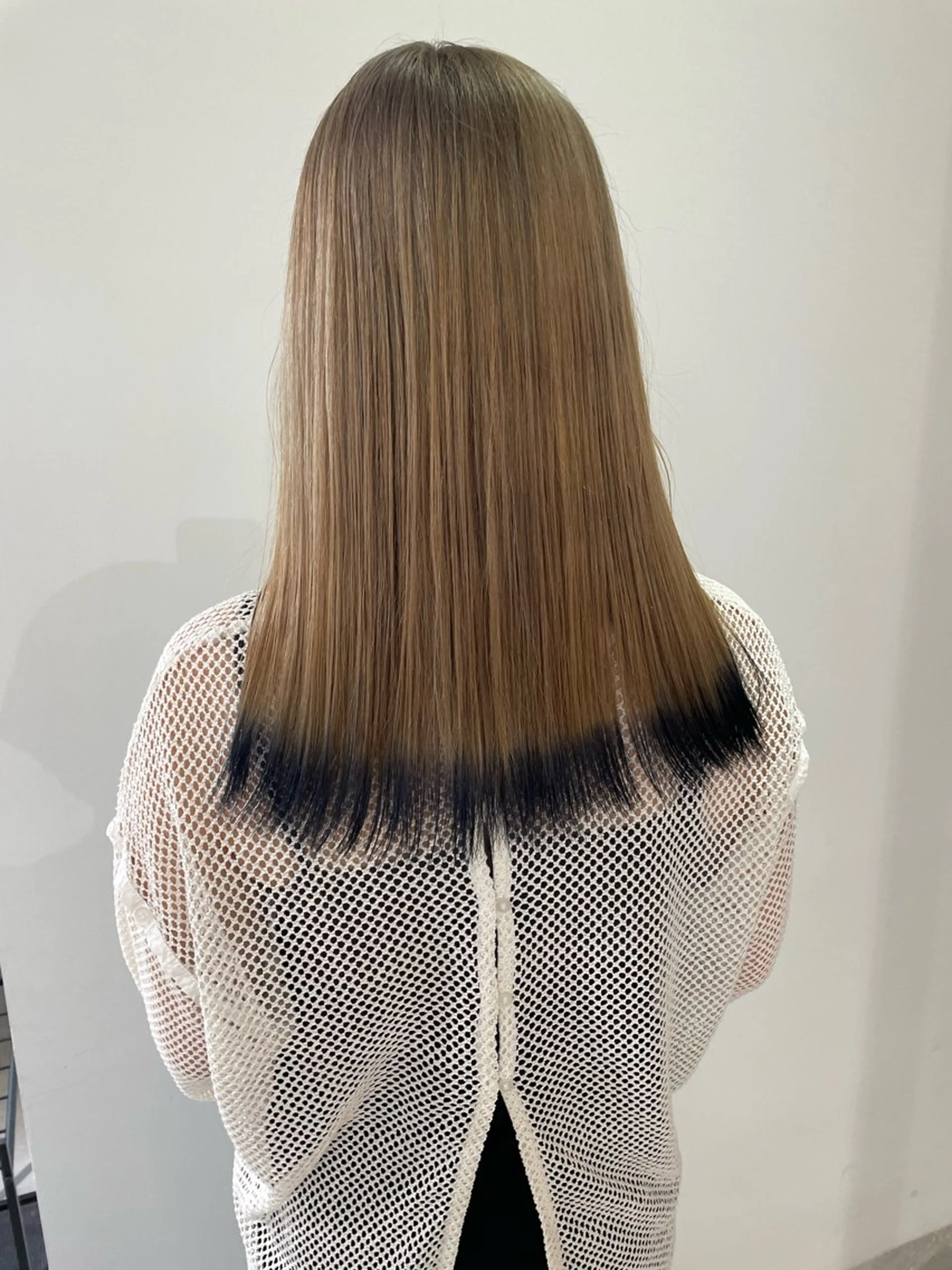 ロング カラー ミストバング ベージュカラー ブリーチ デザインカラー ダブルカラー ヘアカラー トリートメント MIU/ルーツカラー ボブ/顔周りレイヤーのヘアスタイル