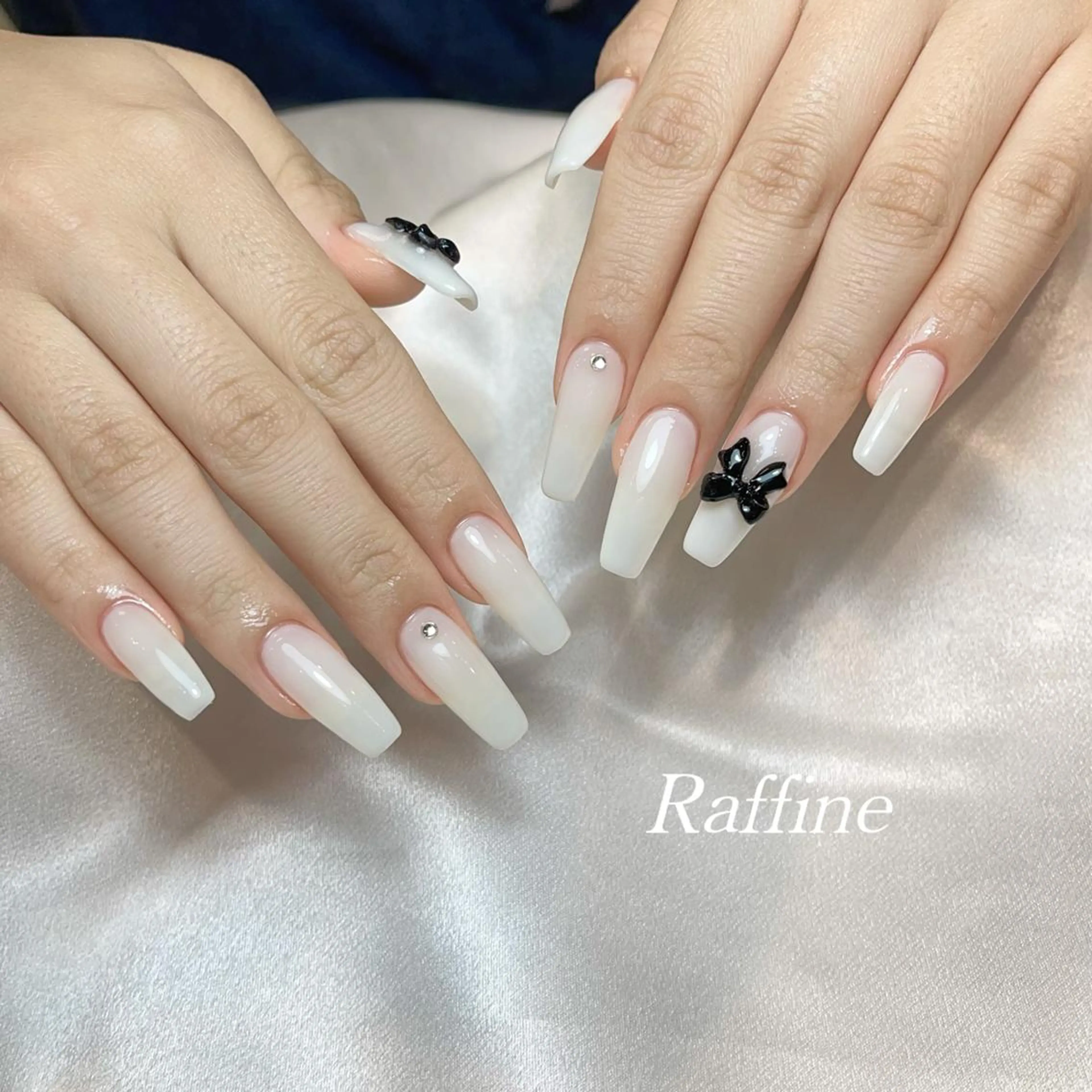 ネイル RAFFINE 月🦋🩵のネイルデザイン