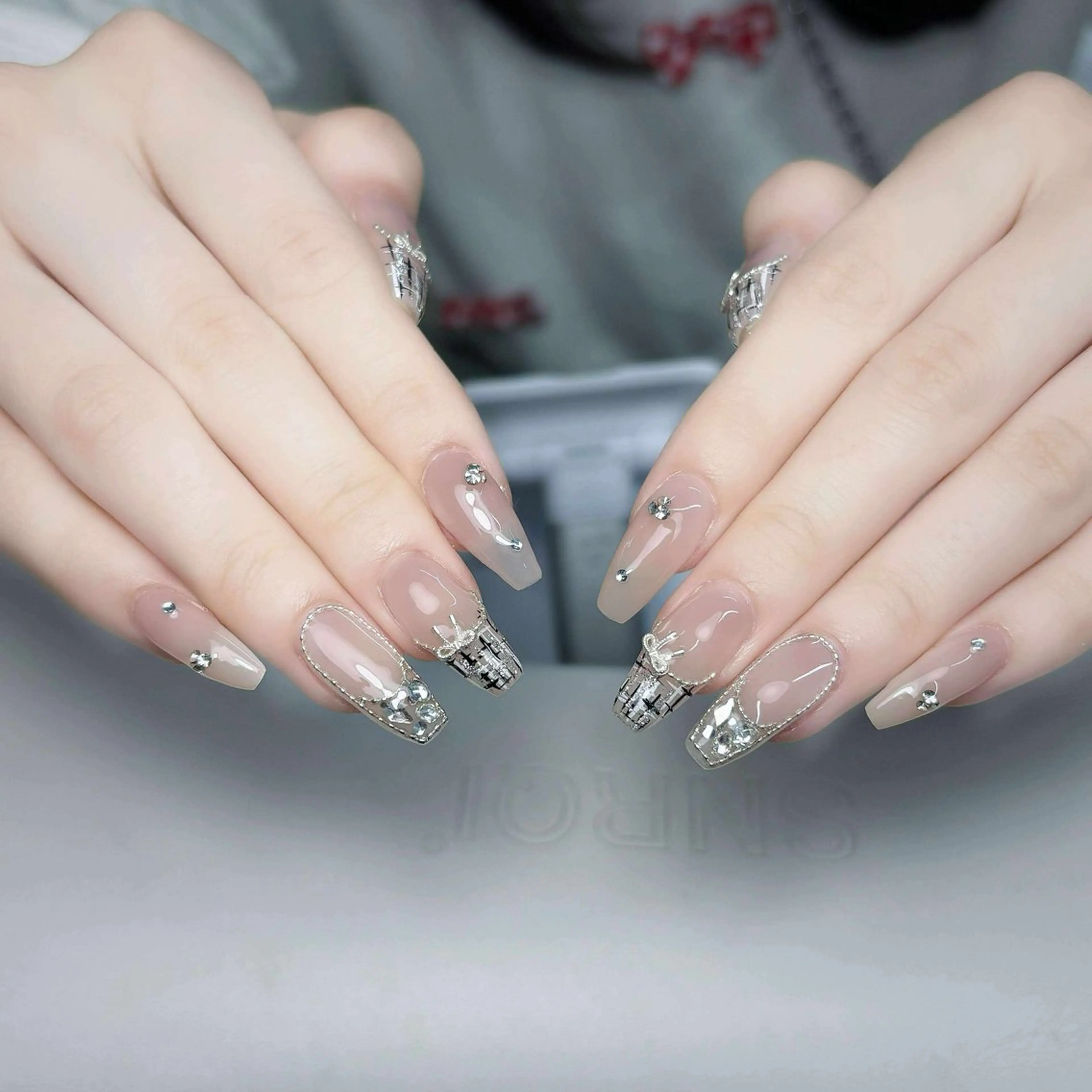 ネイル オーロラネイル フレンチネイル ガラスフレンチ グラデーション キラキラネイル ハンドネイル ハンドケア Nova Nail Nambaのネイルデザイン