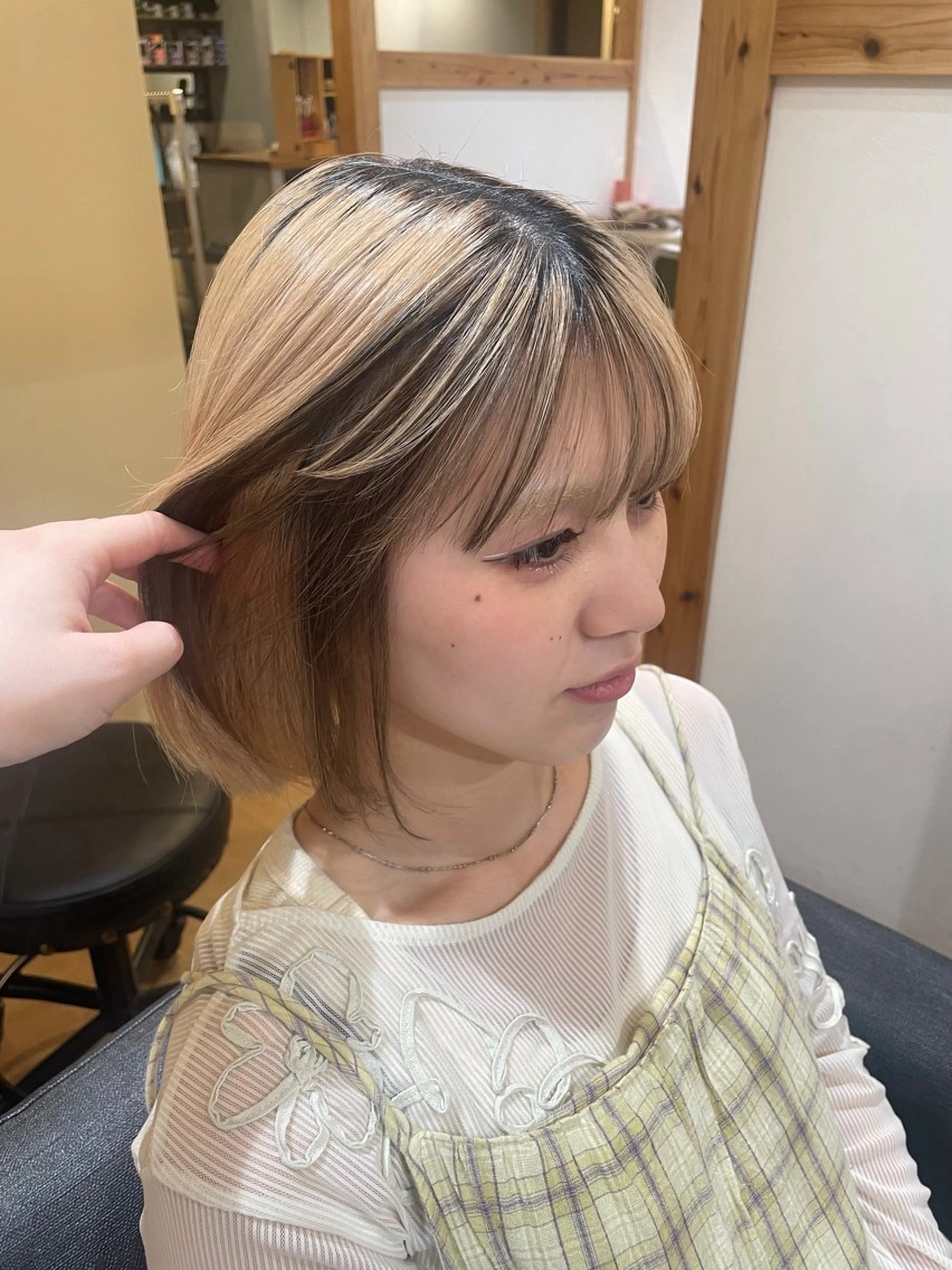ミディアム カット ヘアカラー トリートメント 山口里莉 /ブリーチカラーのヘアスタイル