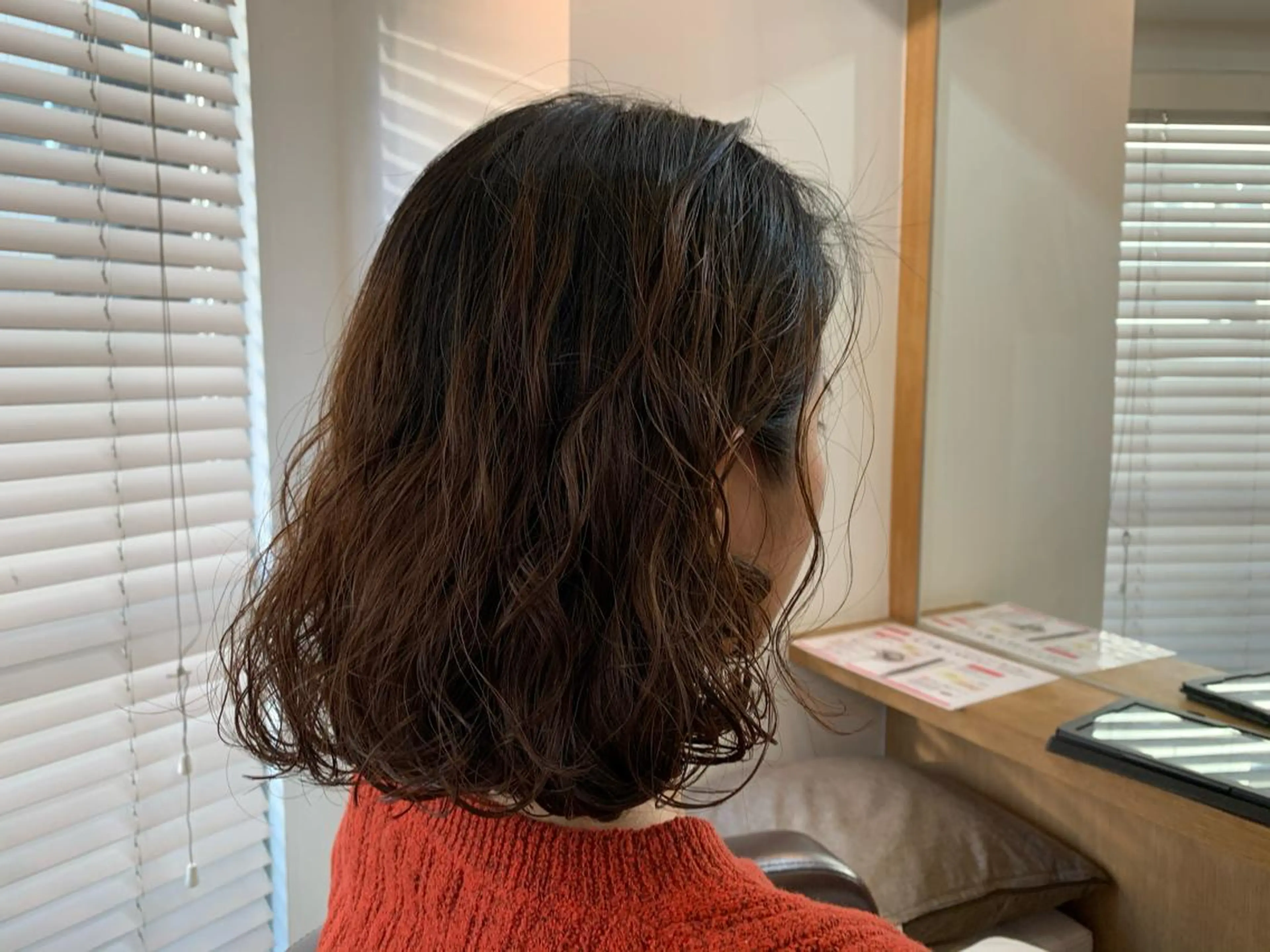 セミロング カラー パーマ エンドウ　ミノリ🤎 /半個室/レイヤーのヘアスタイル