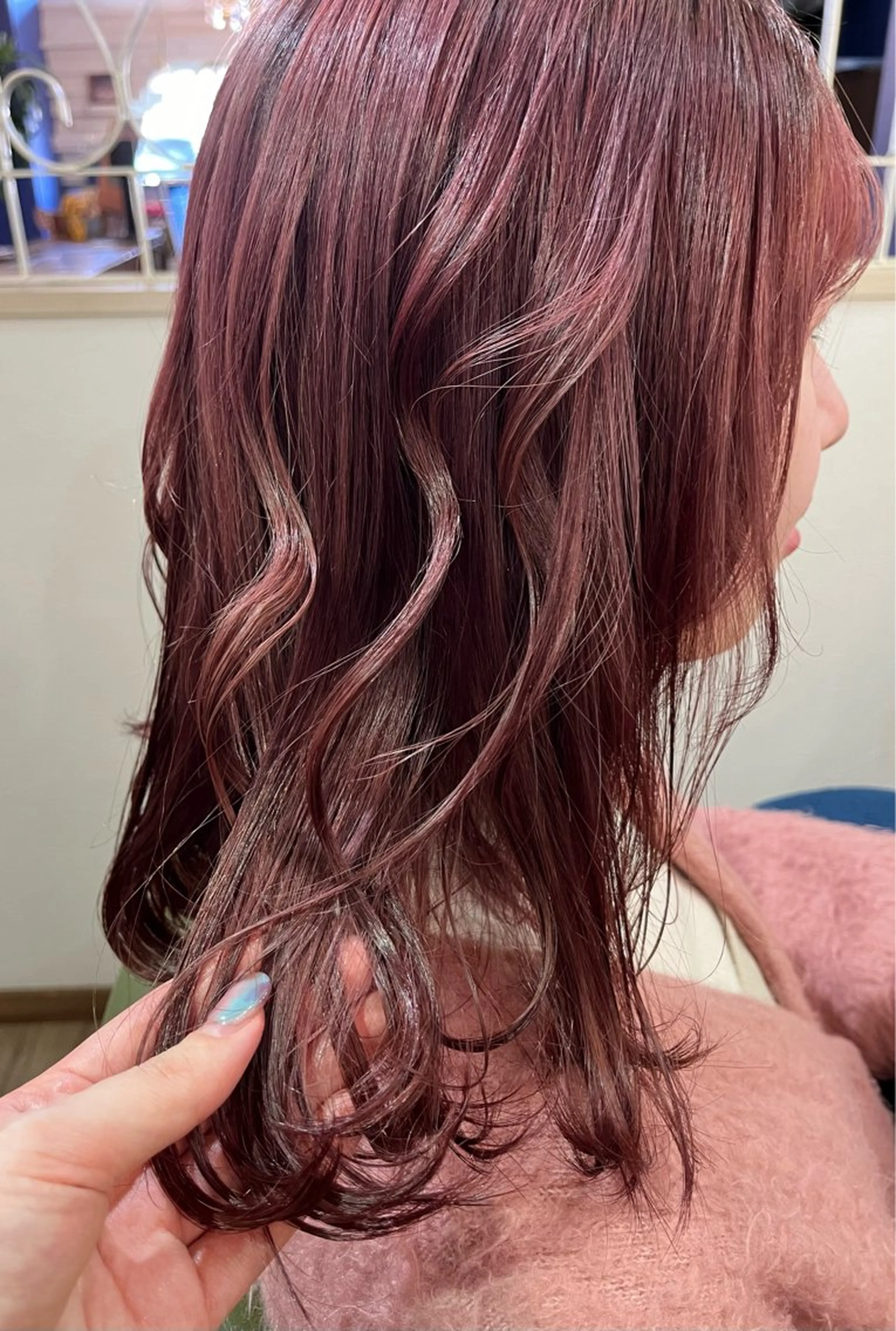 ミディアム カラー ブラウンカラー ピンクカラー ピンクブラウン ヘアカラー L'la  citta(ララチッタ)所属・小片 百音のヘアスタイル