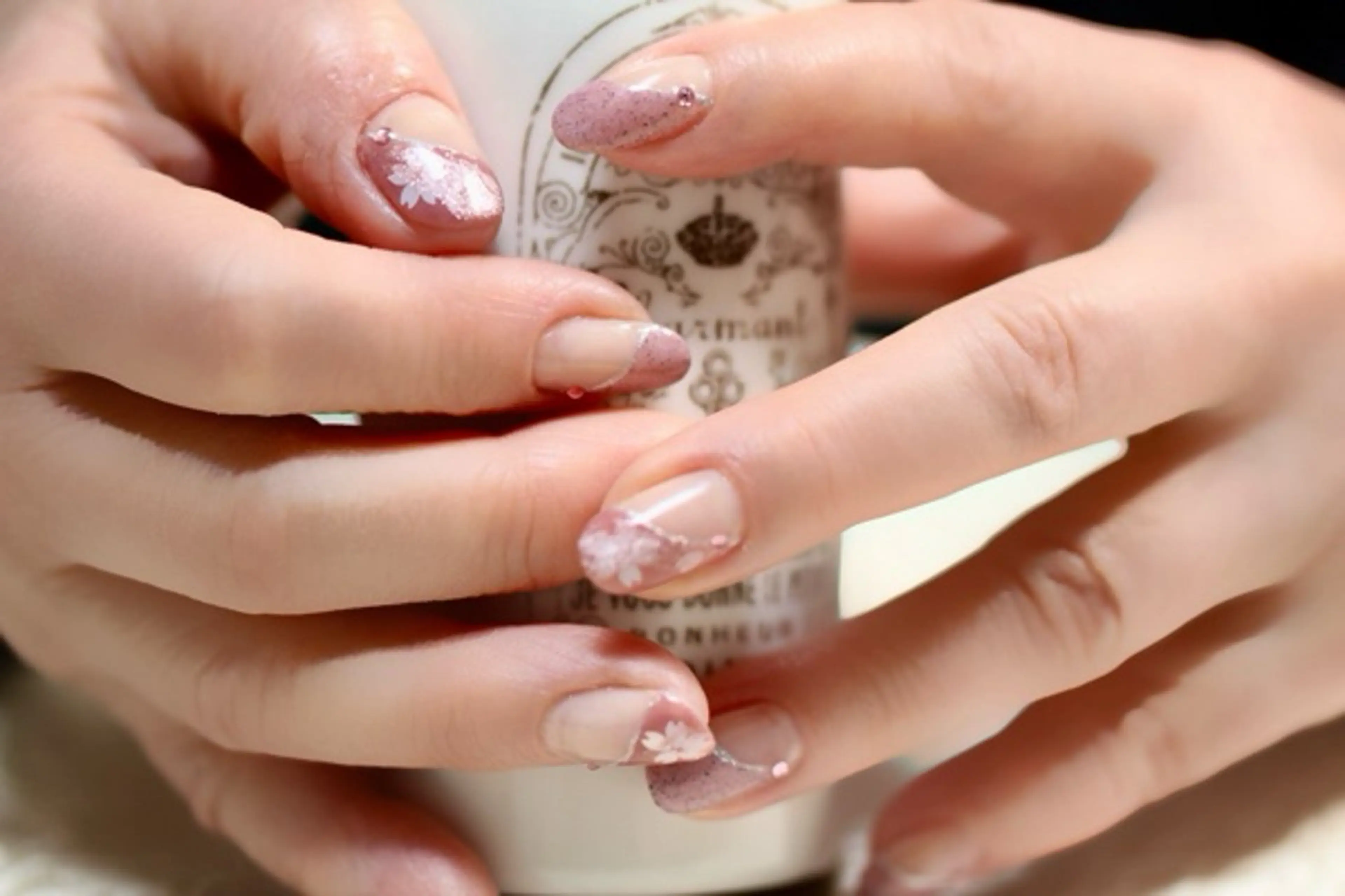 ネイル 桜ネイル フレンチネイル ジェルネイル マグネットネイル ママリンド　志村坂上店所属・しみ えんのネイルデザイン