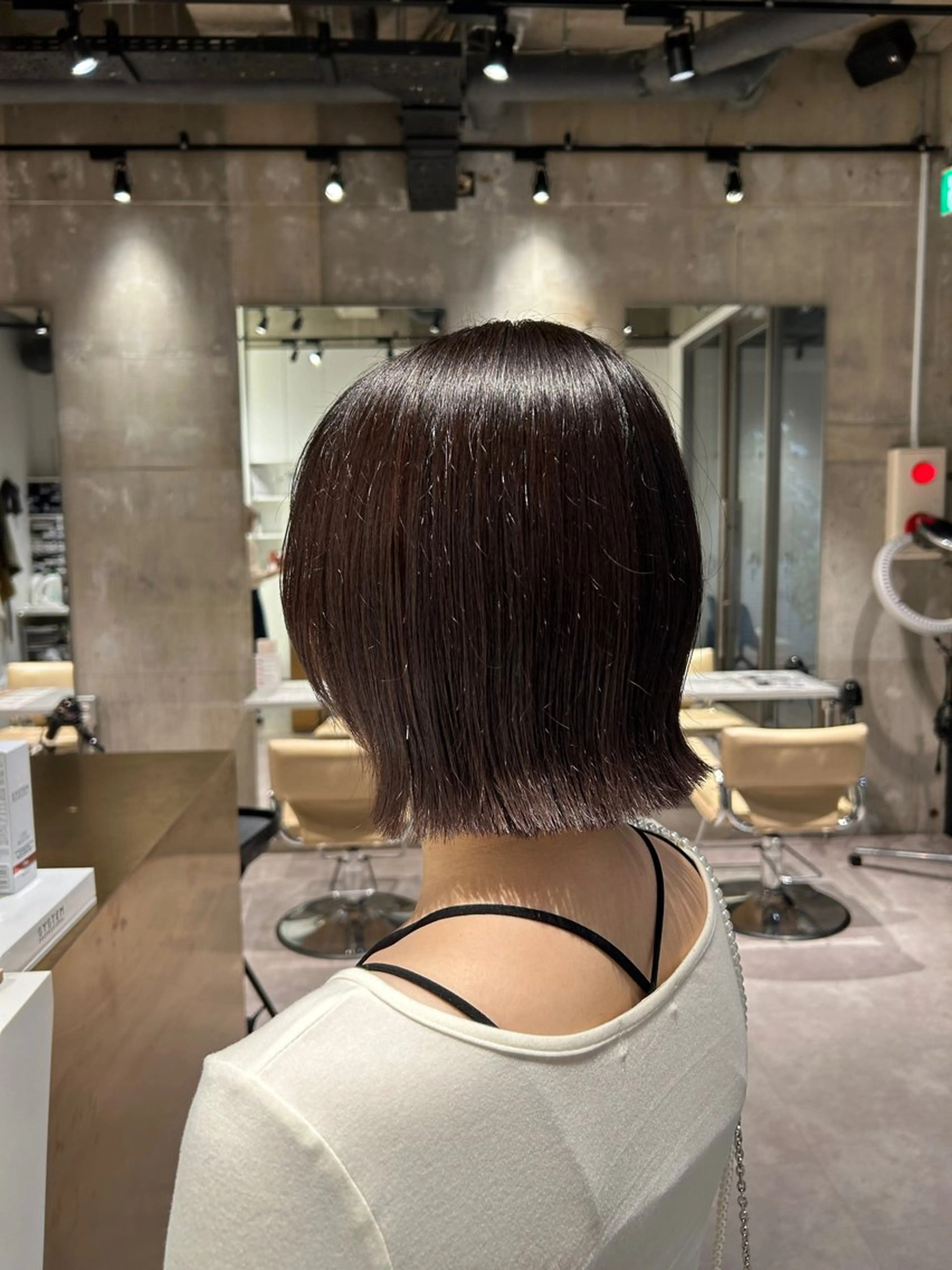 ミディアム ボブ くびれヘア 外ハネヘア カット aika /yoke/ボブのヘアスタイル