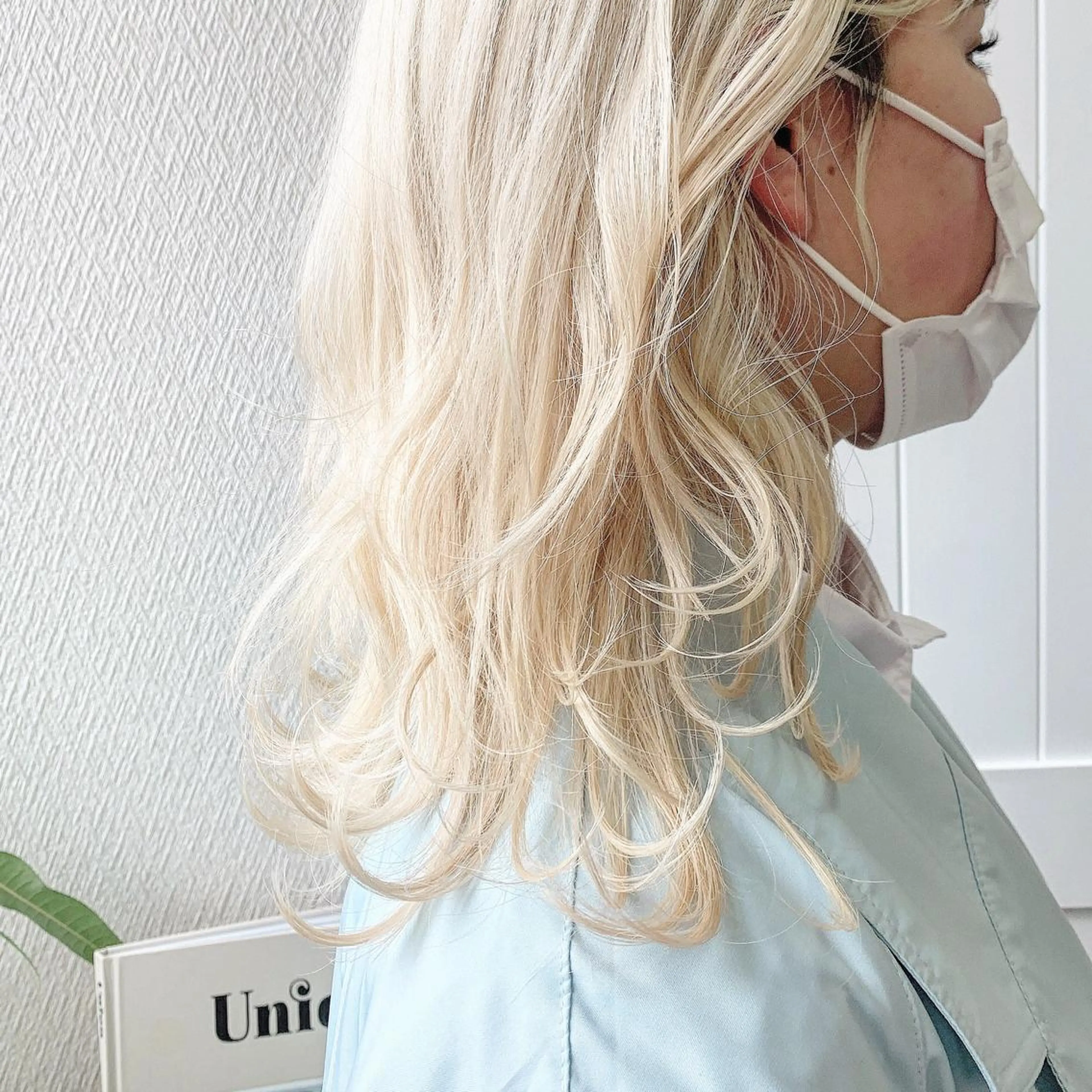 セミロング カラー ブロンド ホワイトブロンド 韓国ヘア /男女❄️ 細江 美紅のヘアスタイル