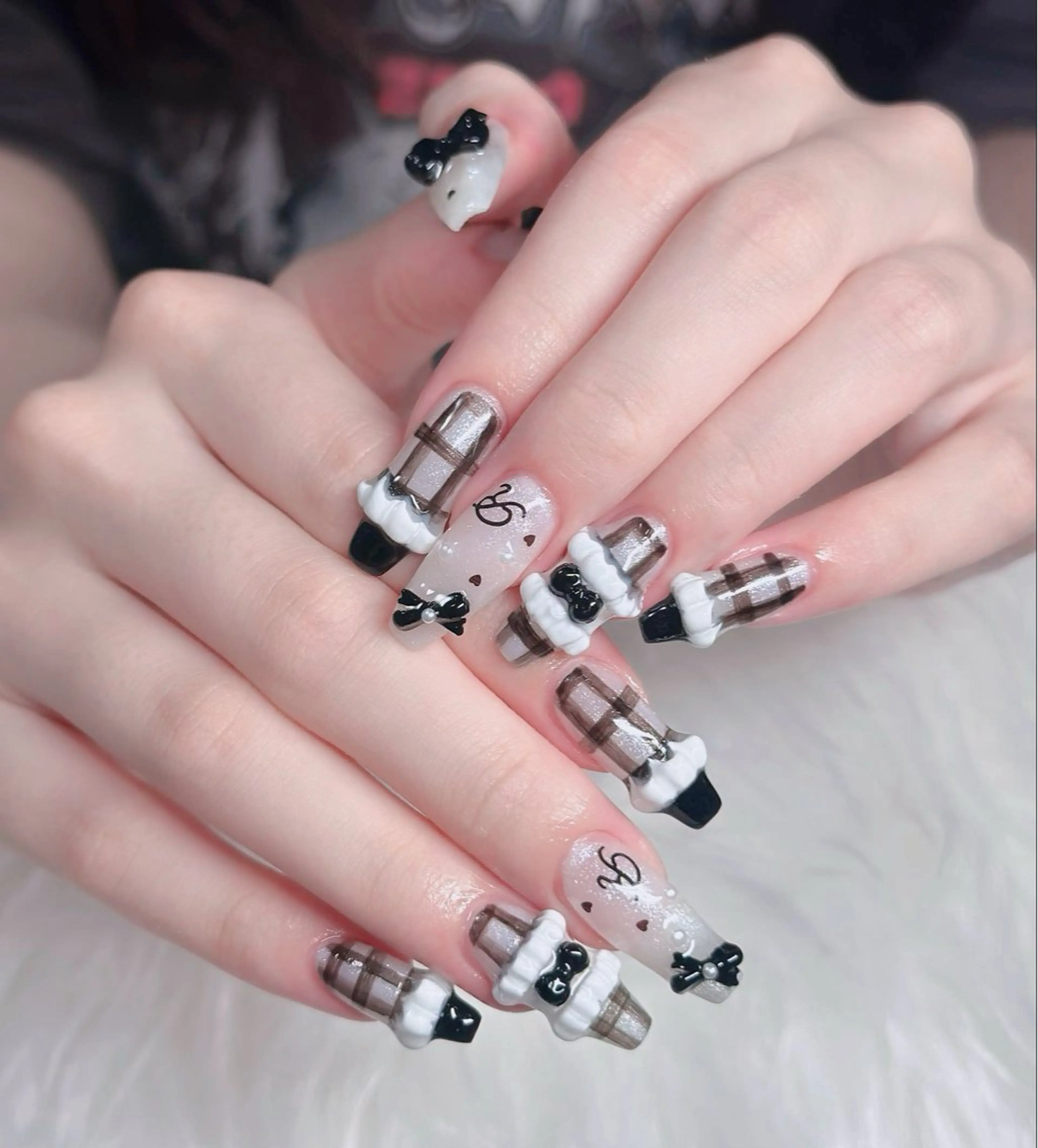 ネイル フレンチネイル ジェルネイル ガラスフレンチ ハロウィン ハート ハンドネイル H.baby Nail Salonのネイルデザイン