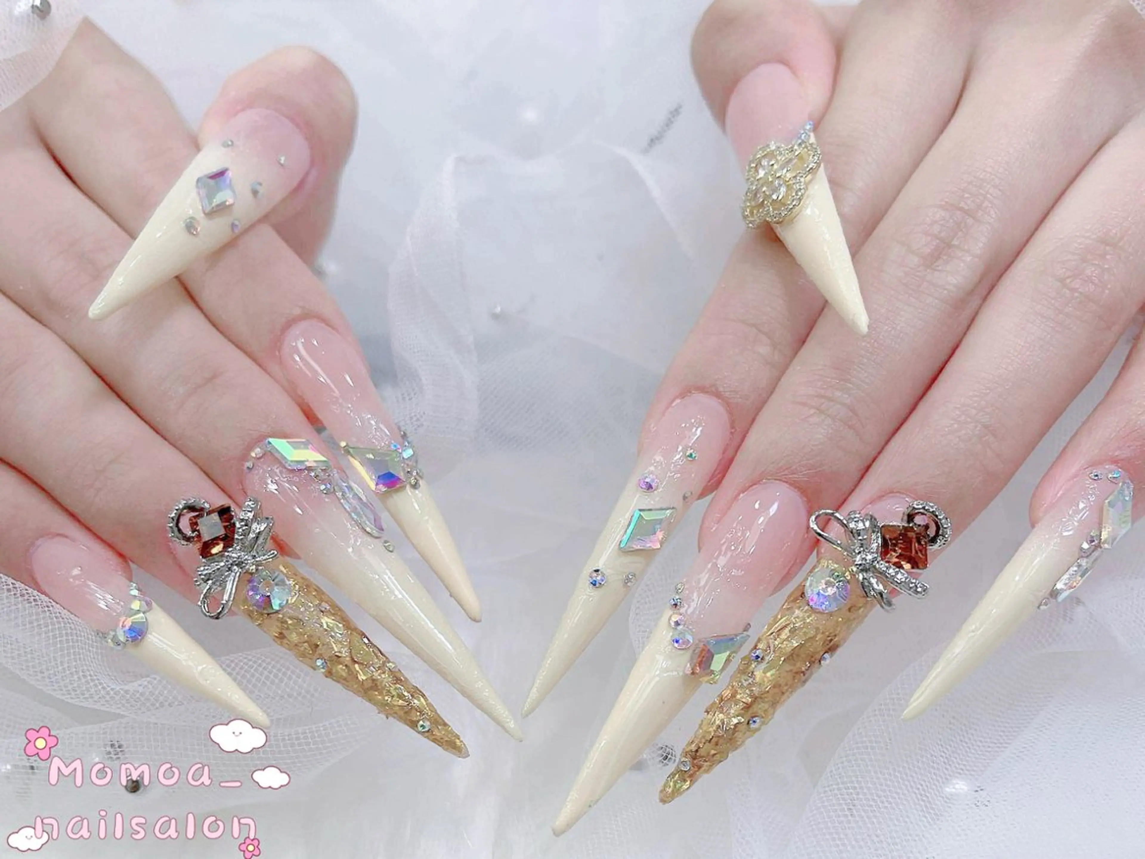 ネイル キラキラネイル スカルプネイル ハンドネイル Momoa nail salon所属・MoMoA Nail ネイル長さ出し専門店のネイルデザイン