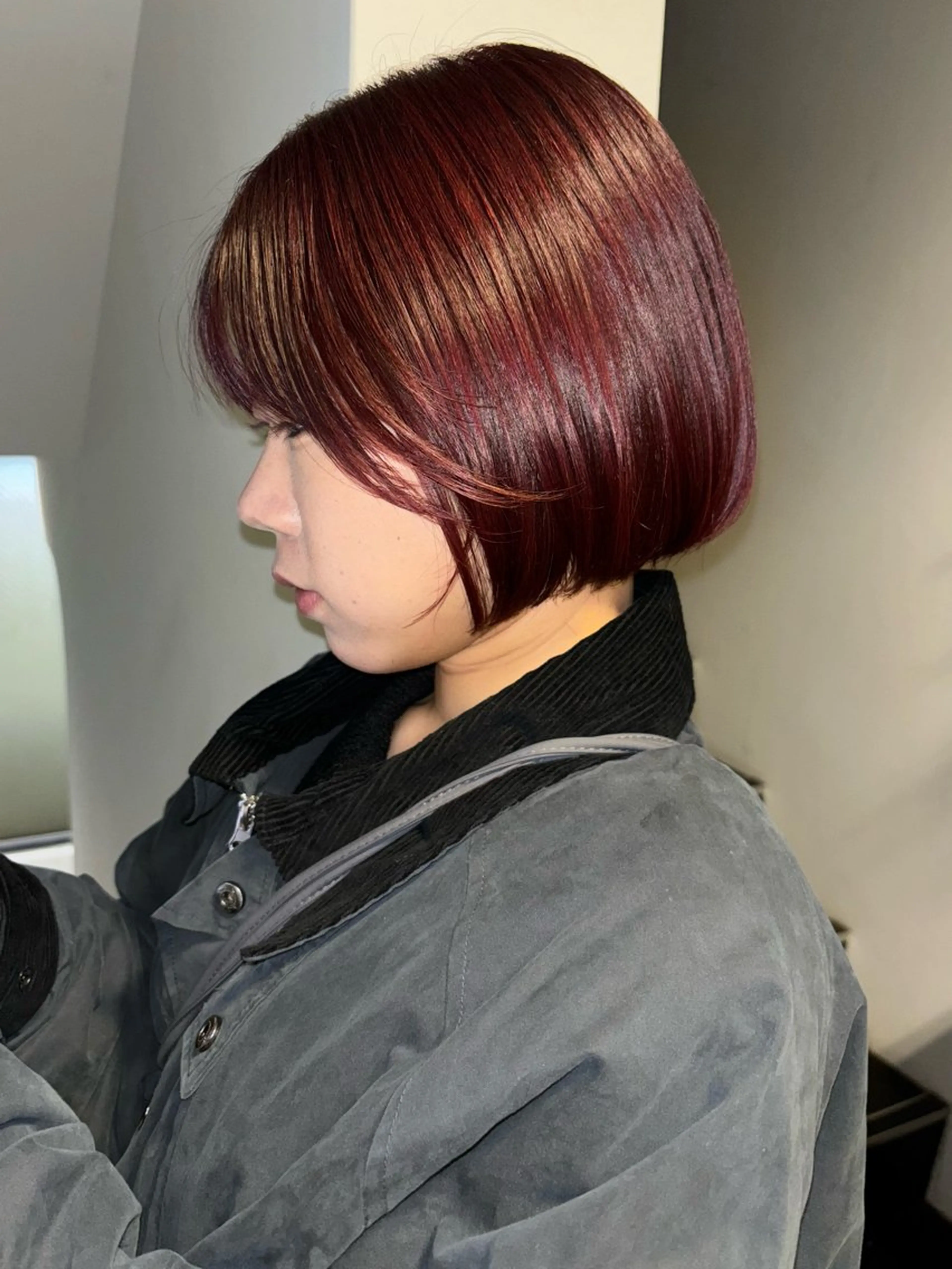 ショート カラー ブリーチ ブリーチなしカラー ボブ 小顔カット ヘアカラー ファッションに 溶け込むstyleのヘアスタイル
