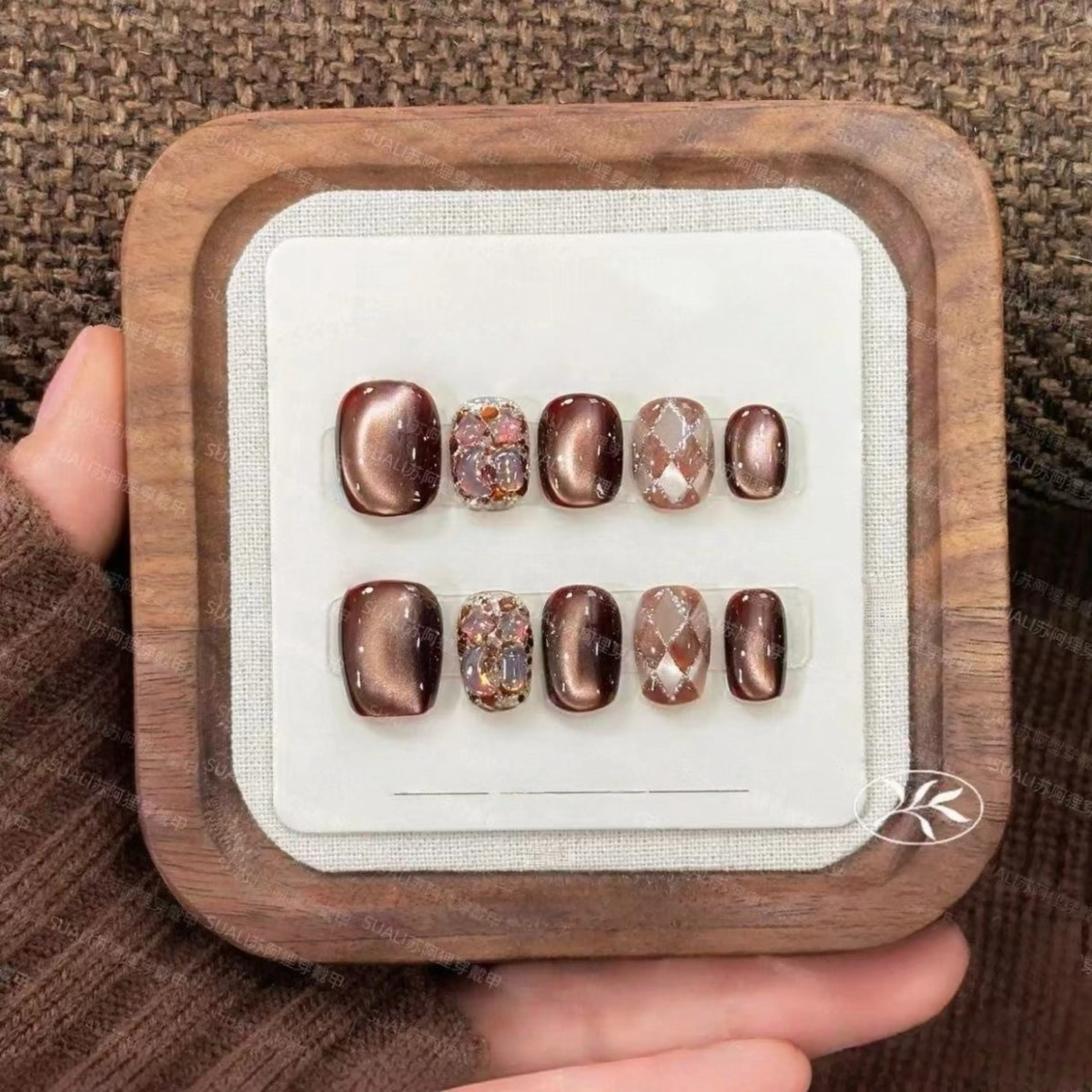 ネイル アートネイル ブラウン マグネットネイル ニュアンスネイル ハンドネイル リセス 高田馬場のネイルデザイン