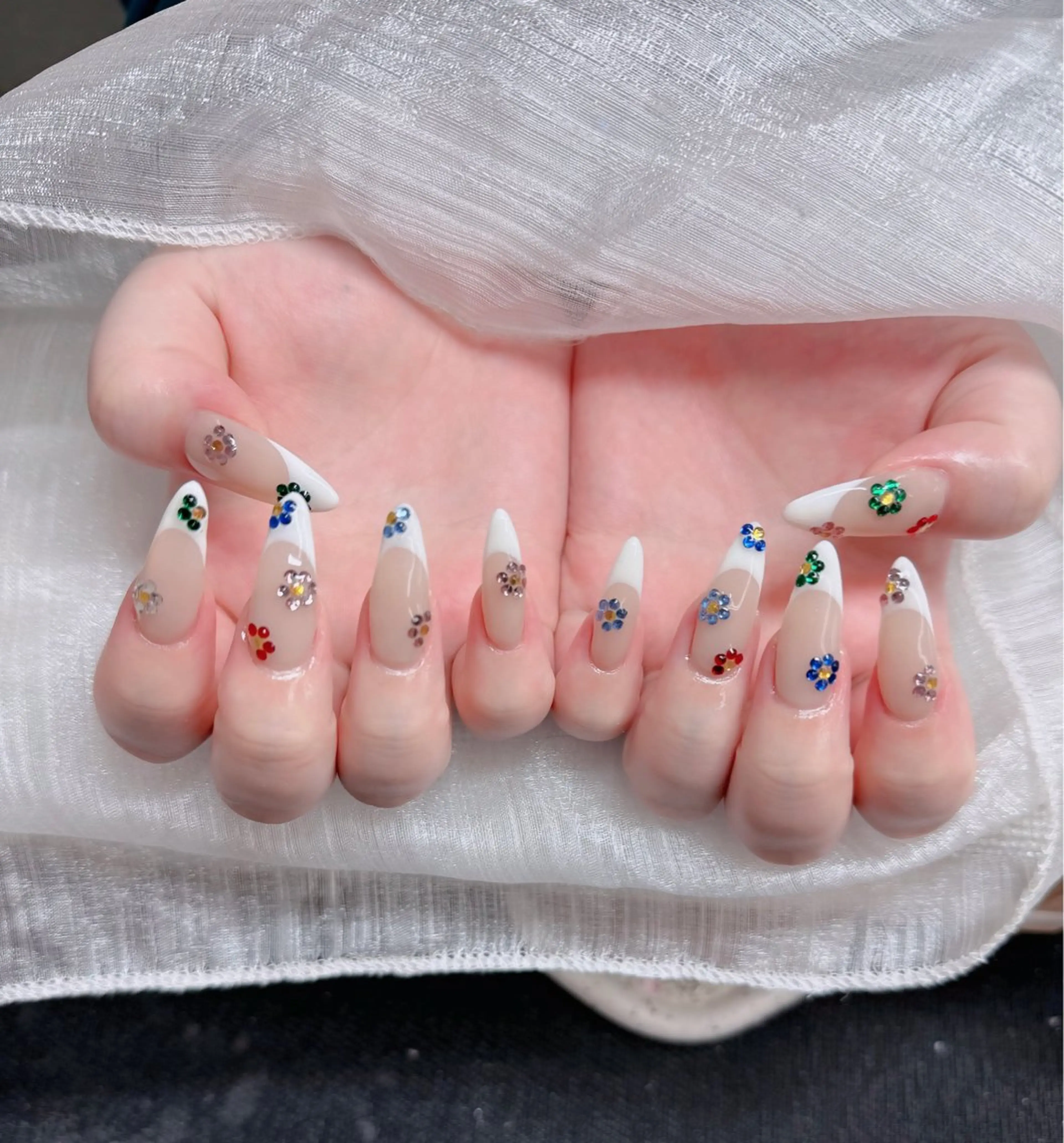 ネイル オーロラネイル フレンチネイル ジェルネイル ハロウィン キラキラネイル ハンドネイル H.baby Nail Salonのネイルデザイン