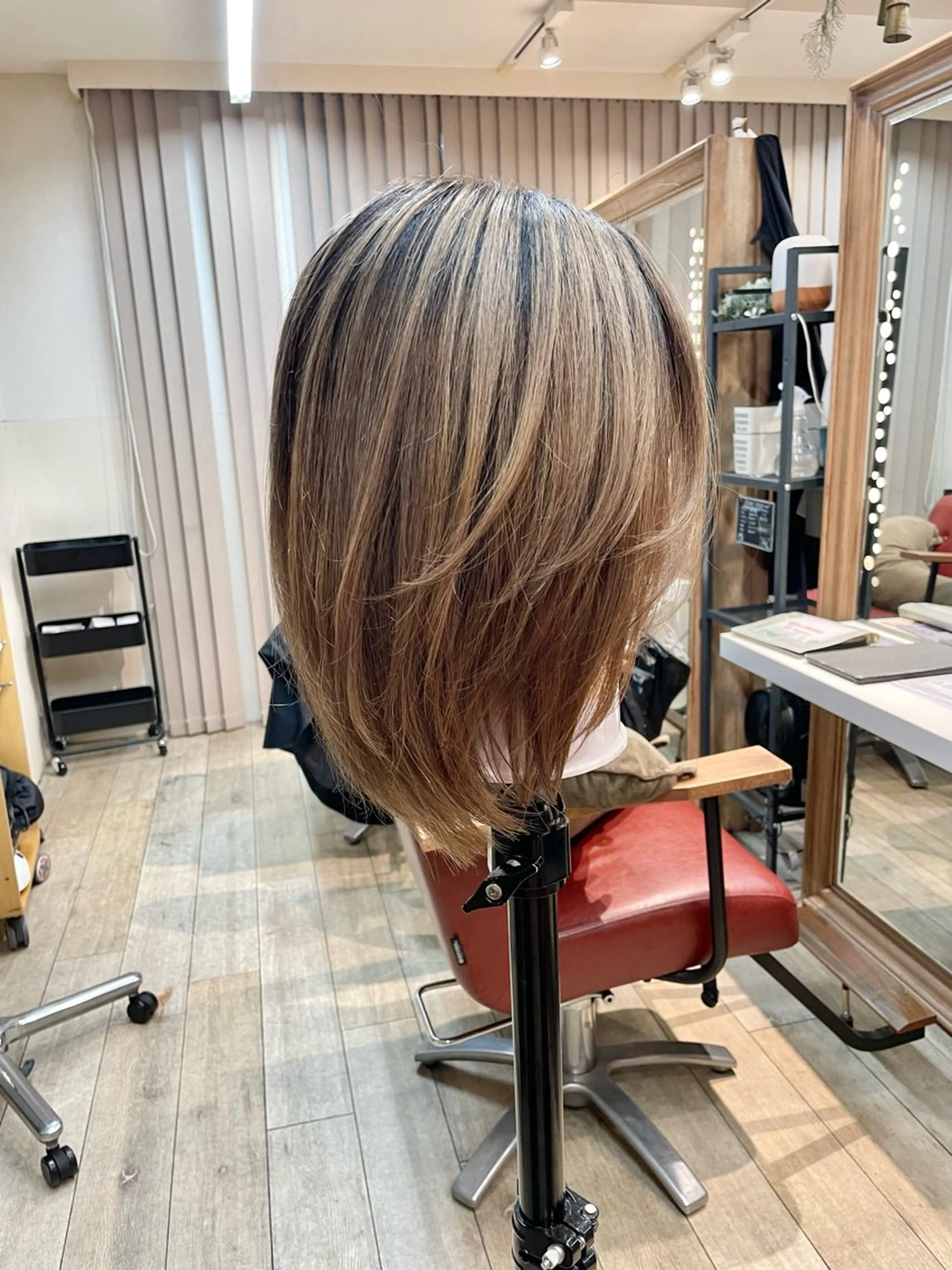 セミロング カラー バレイヤージュ レイヤーカット カット ヘアカラー ✨横須賀髪質改善✨️ 加藤 百音のヘアスタイル