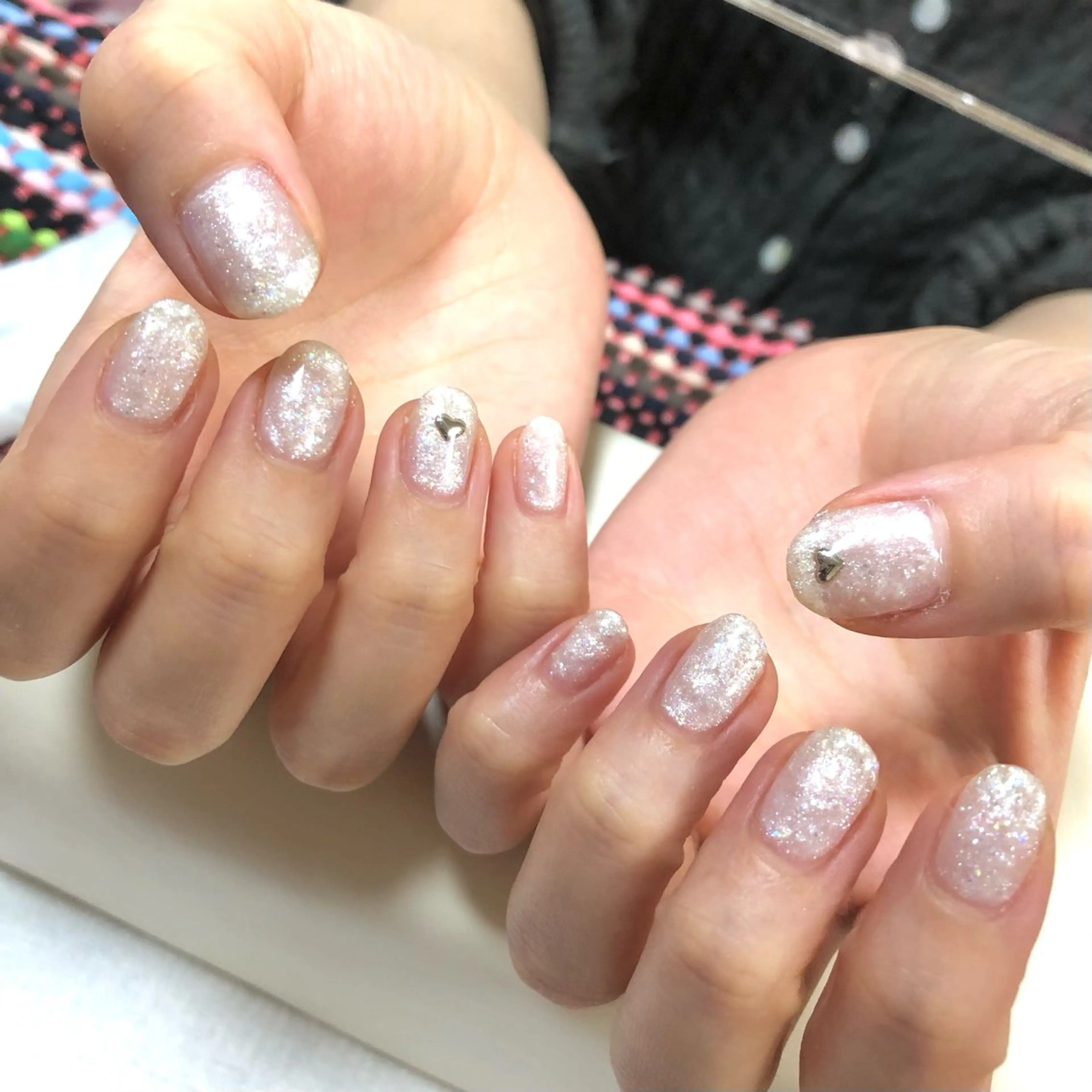 ネイル キラキラネイル ワンカラーネイル ホワイト ハンドネイル meeho所属・salon *meehoのネイルデザイン