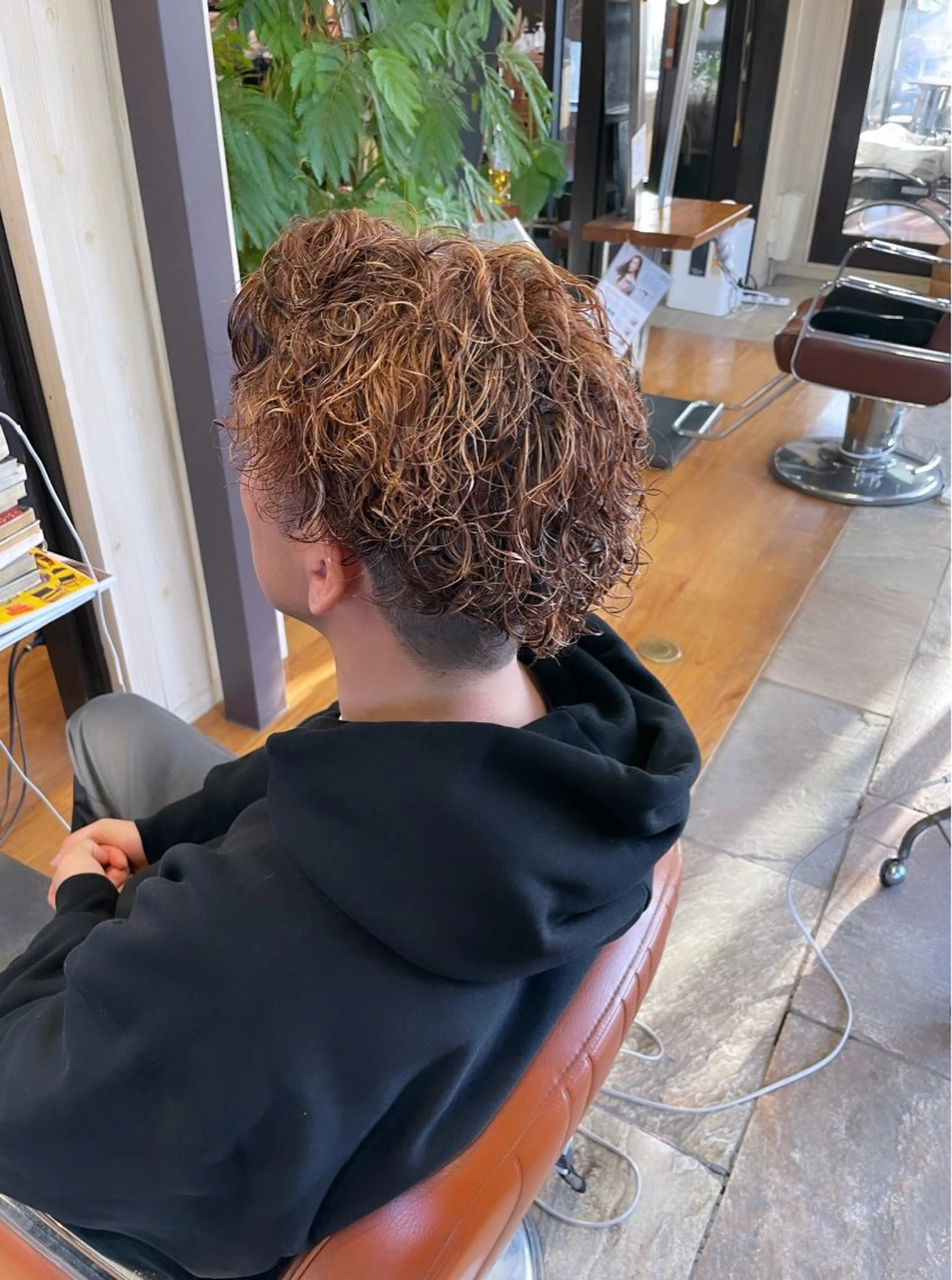ショート カラー パーマ メンズ メンズハイライト メンズパーマ 透明感カラー ハイライトカラー ハイライト ayaka |トレンドヘアのヘアスタイル