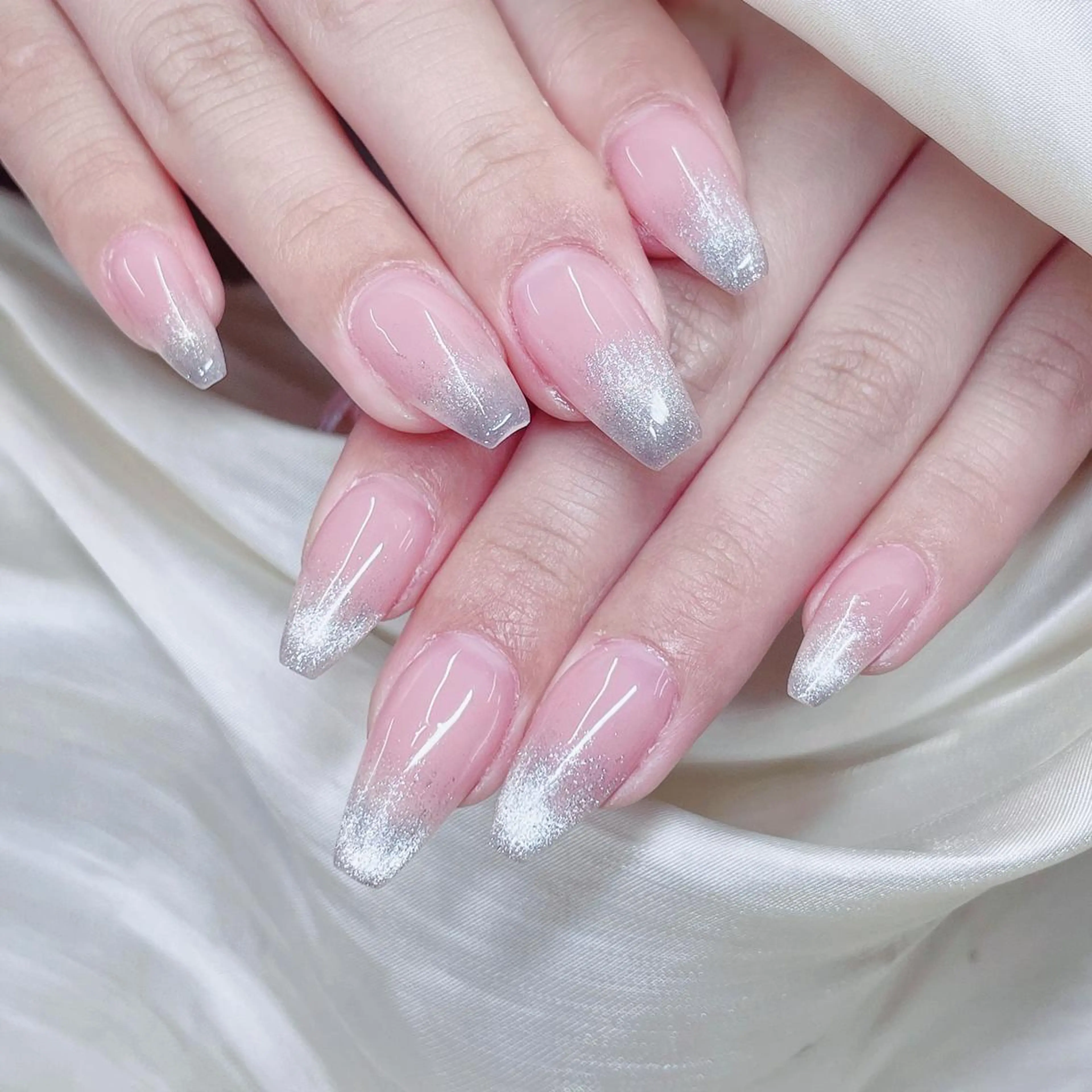 ネイル 奈奈 キラキラネイル✨のネイルデザイン