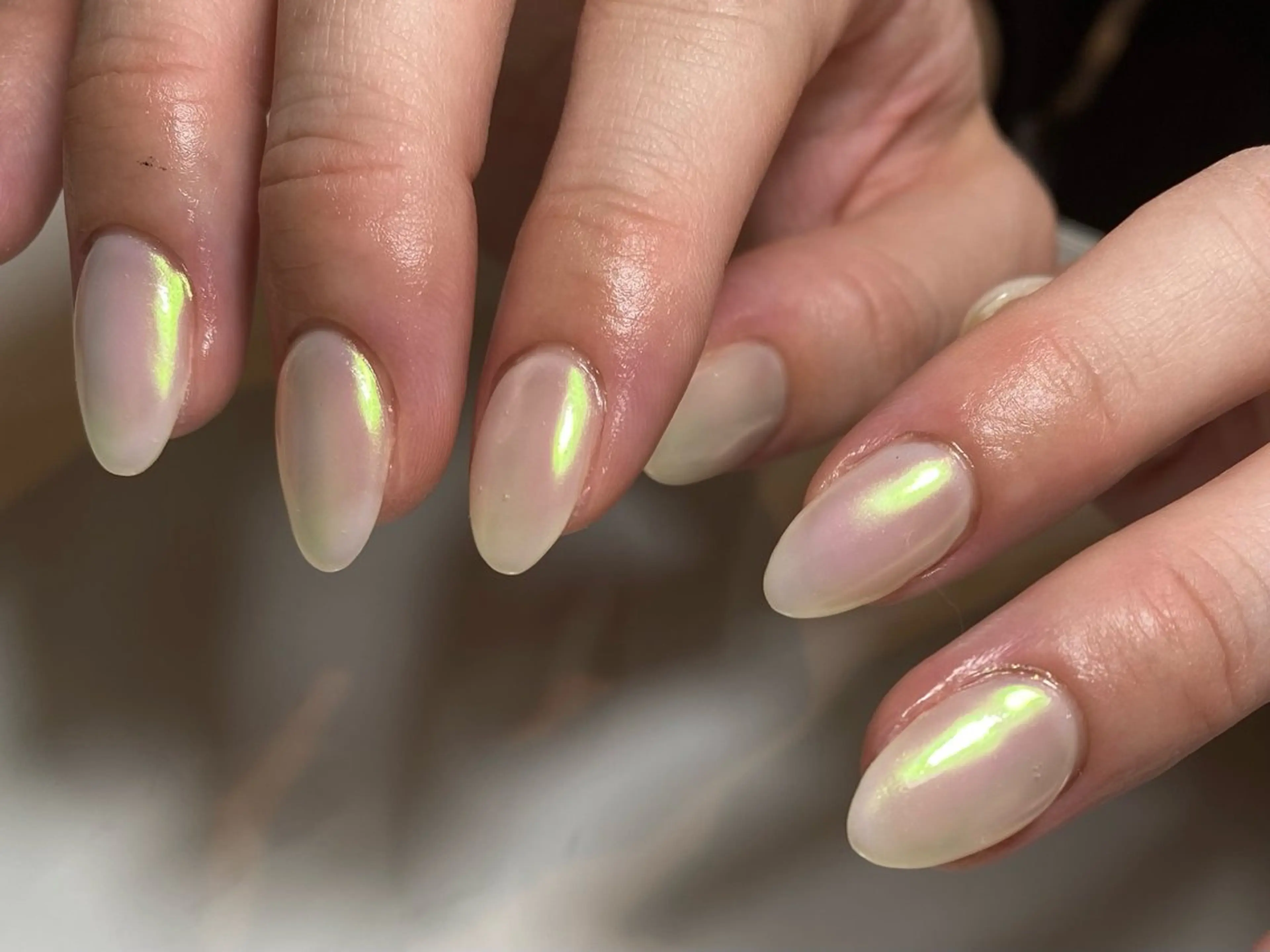 ネイル オーロラネイル ミラーネイル ホワイト chic_nail chieのネイルデザイン