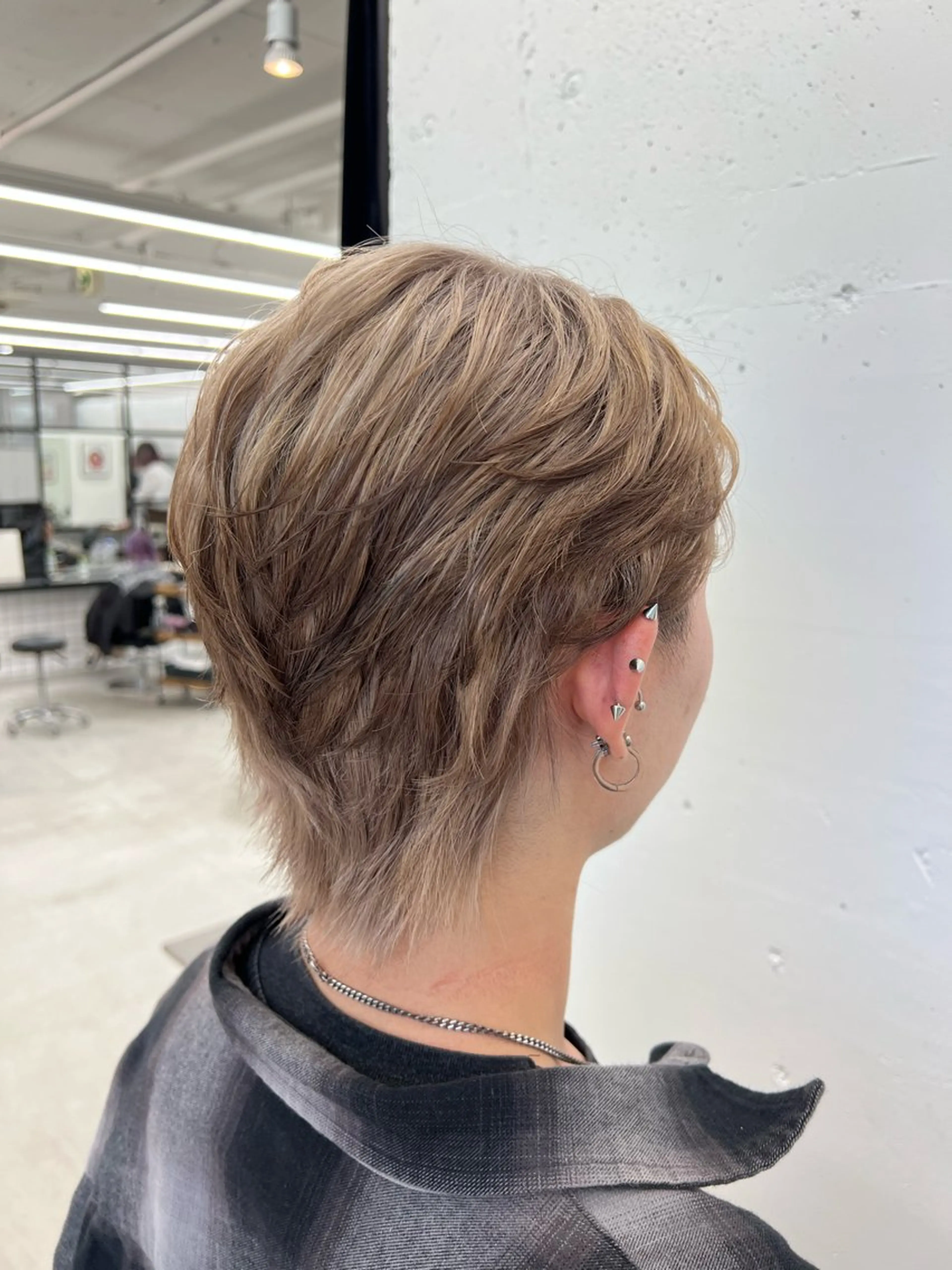 ショート カラー ベージュカラー 透明感カラー グレージュ ハイトーンカラー ミルクティーベージュ カット ヘアカラー トリートメント あすか JILLSTUDIOのヘアスタイル