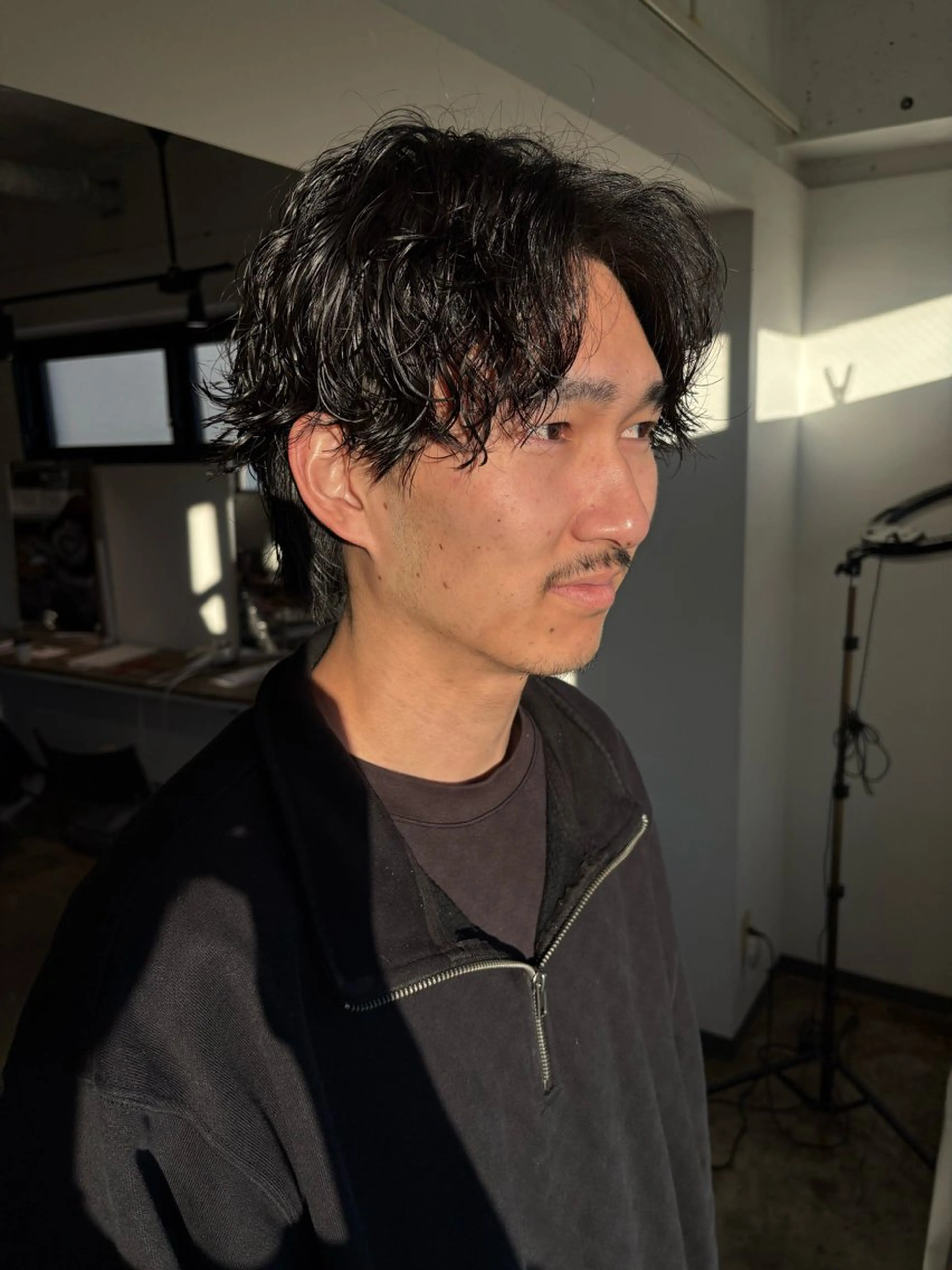 ショート パーマ メンズ メンズパーマ スパイラルパーマ カット フェザーパーマ癖毛 曲がる縮毛矯正森岡のヘアスタイル