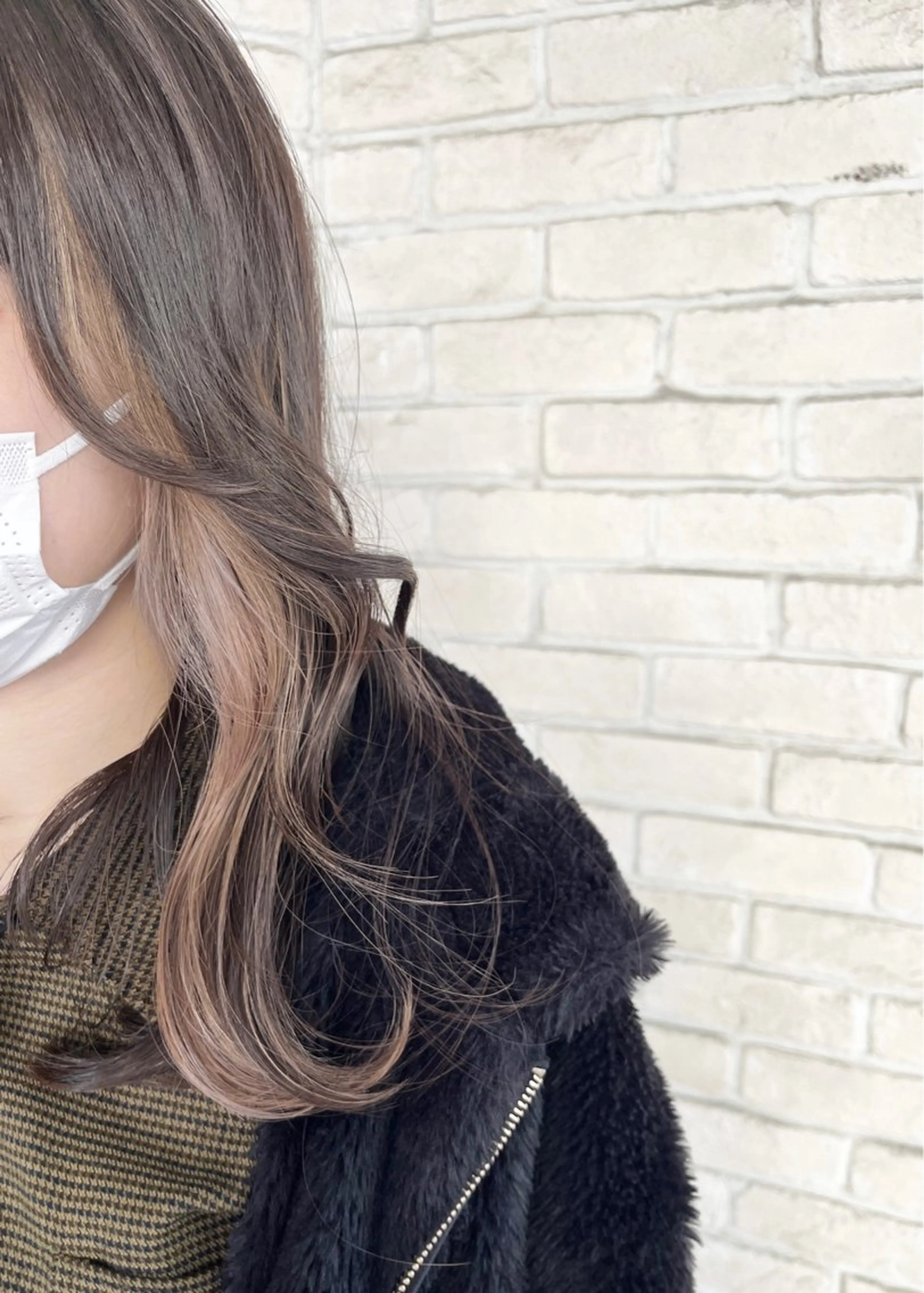 セミロング カラー ベージュカラー ブリーチ イヤリングカラー ハイトーンカラー ヘアカラー ブロンドケアブリーチ カラーシールエクステのヘアスタイル