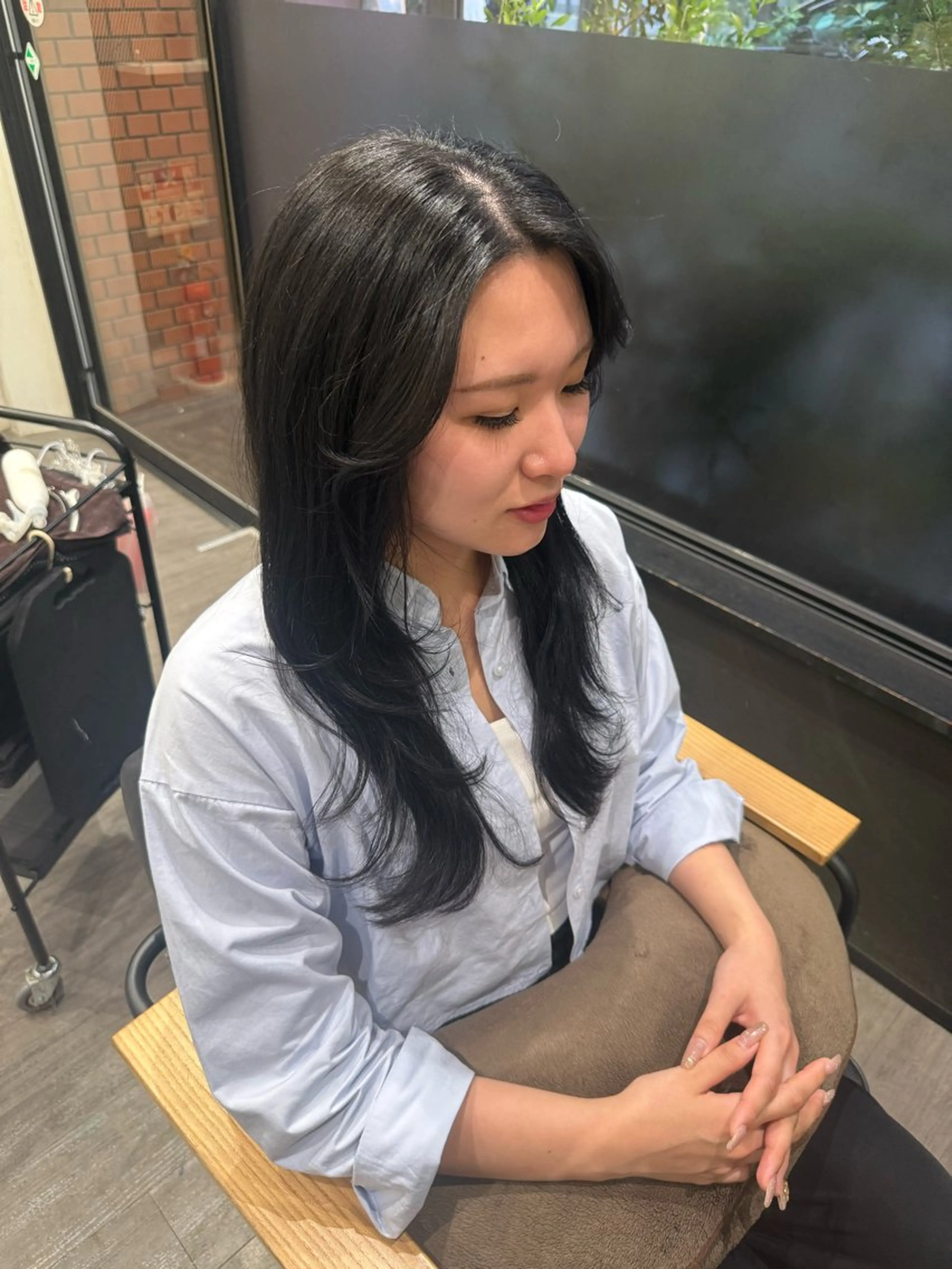 ロング カラー ダークグレー レイヤーカット カット ヘアカラー トリートメント 上田 紗也のヘアスタイル