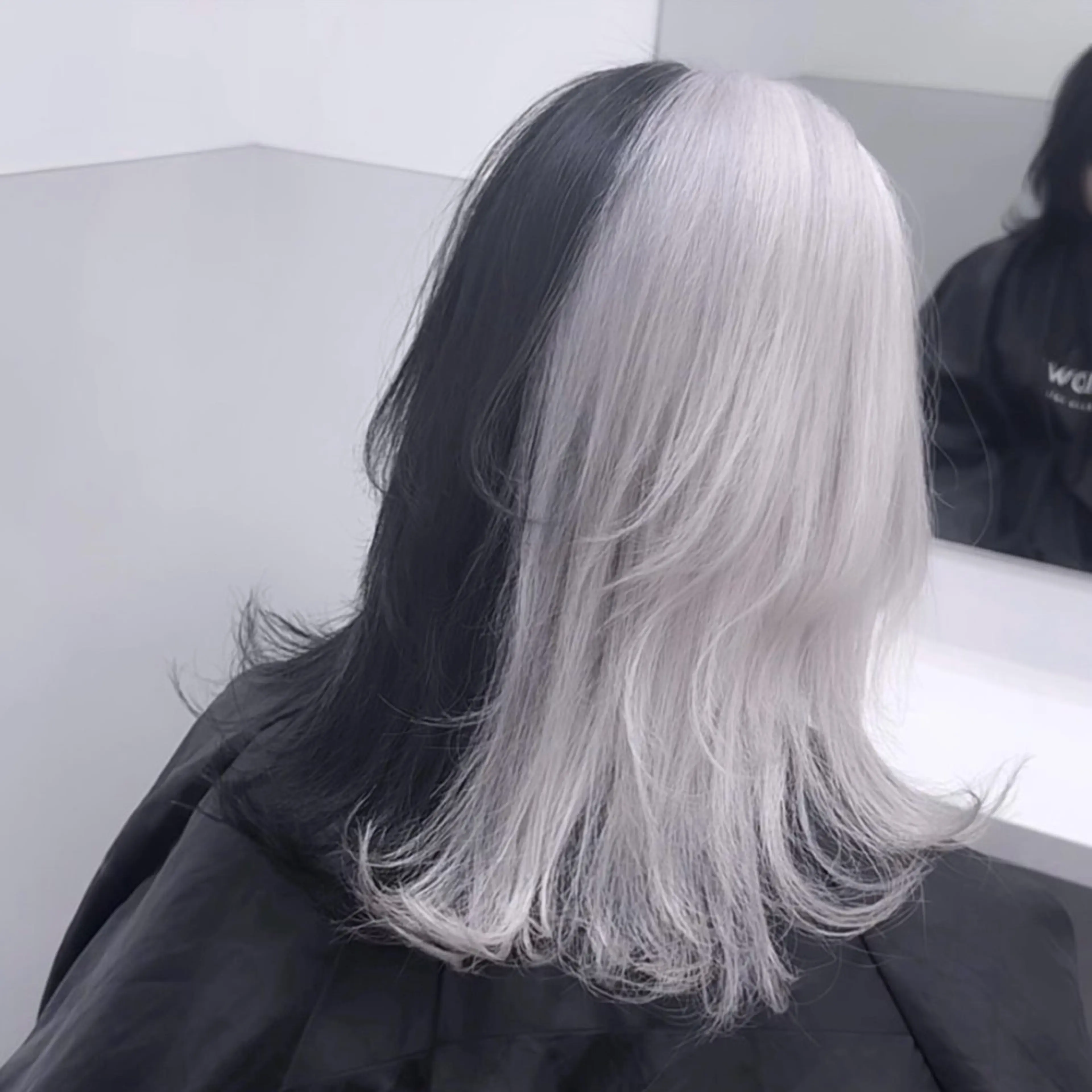 ミディアム カラー 黒髪 ヘアカラー トリートメント salowin iori原宿B1店所属・ハイトーン/髪質改善 原宿𝑺𝑬𝑵𝑨のヘアスタイル