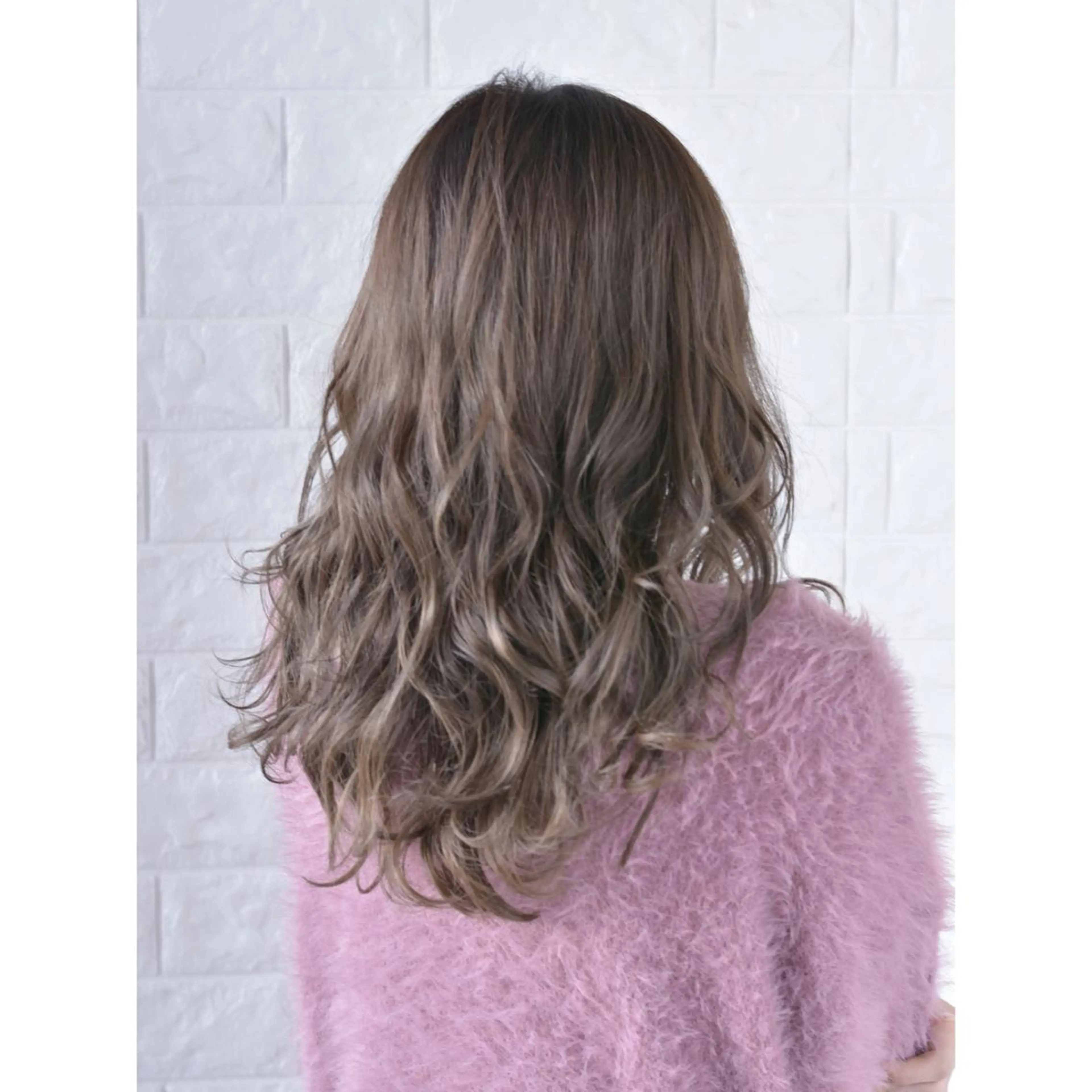 ミディアム カラー アッシュ アッシュブラウン ブラウンカラー イルミナカラー KIZU 髪質改善 オカルト怪談のヘアスタイル