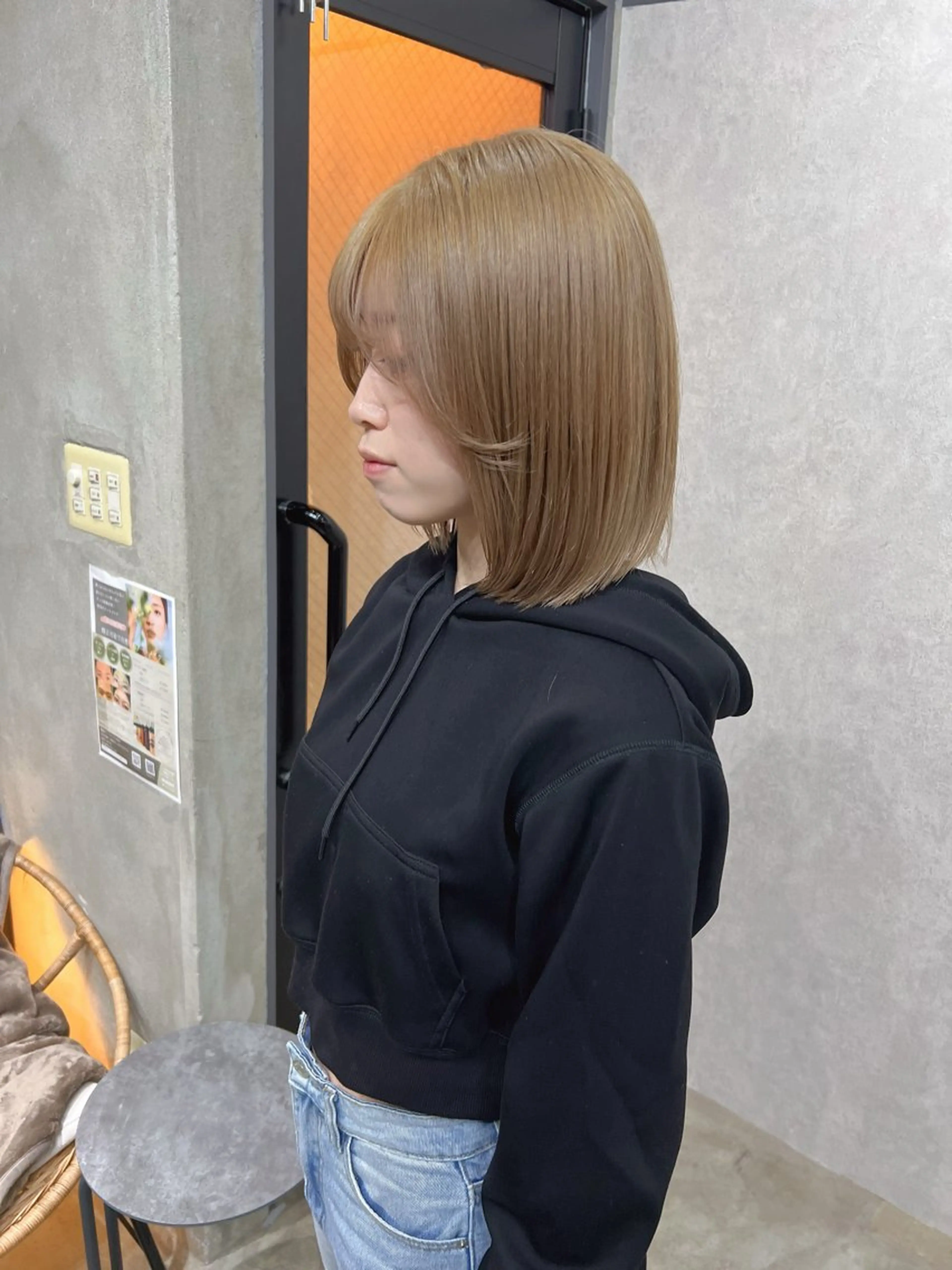 ショート カラー ベージュカラー ブリーチ ケアブリーチ ハイトーンカラー ミルクティーベージュ カット ヘアカラー ユ イのヘアスタイル