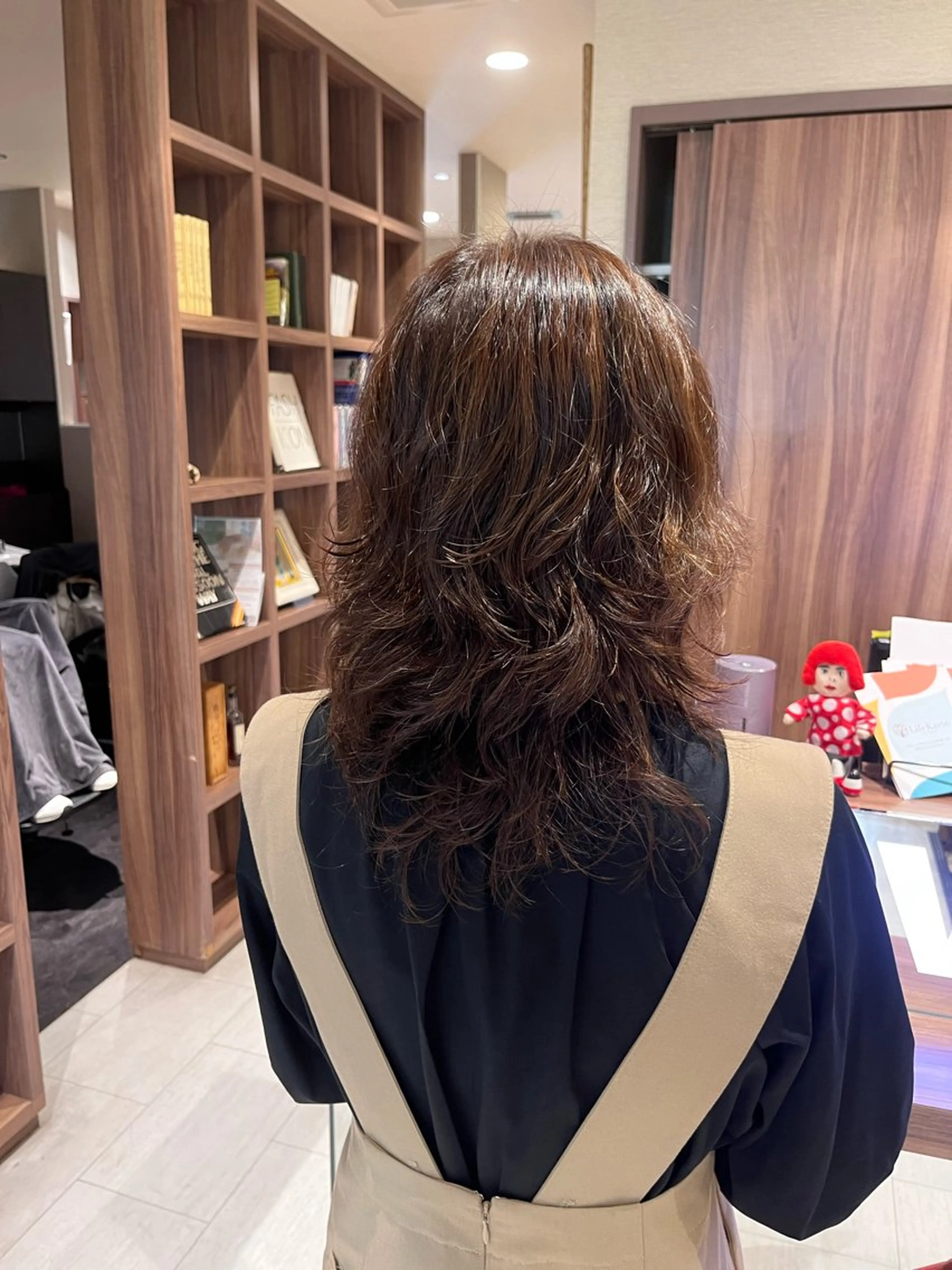 ミディアム パーマ ミディアムパーマ レイヤーカット ウルフカット dogstar小林諒 レイヤー/ブリーチのヘアスタイル