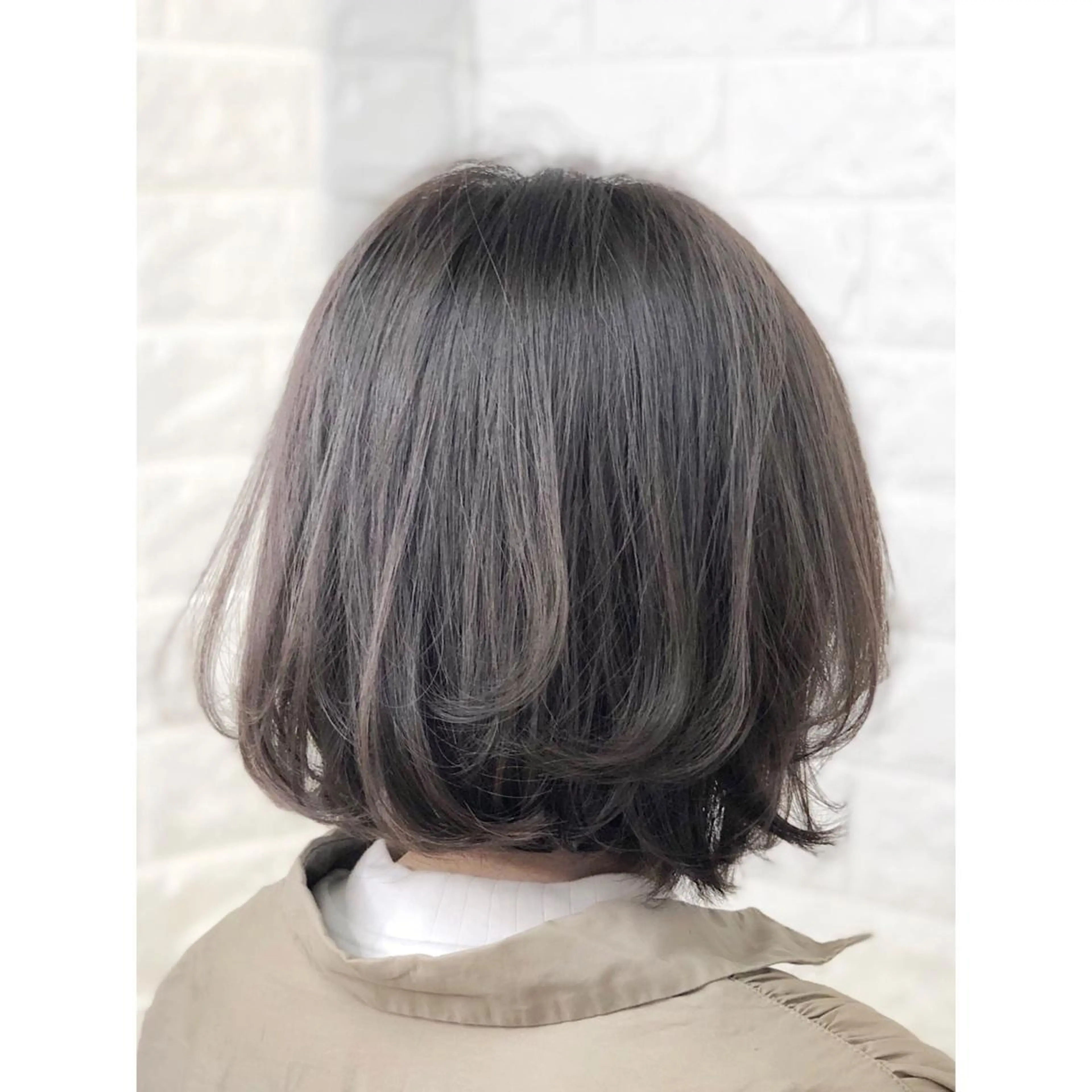 ショート カラー 切りっぱなしボブ アッシュ ベージュカラー ブリーチ 透明感カラー カット ヘアカラー トリートメント KIZU 髪質改善 オカルト怪談のヘアスタイル