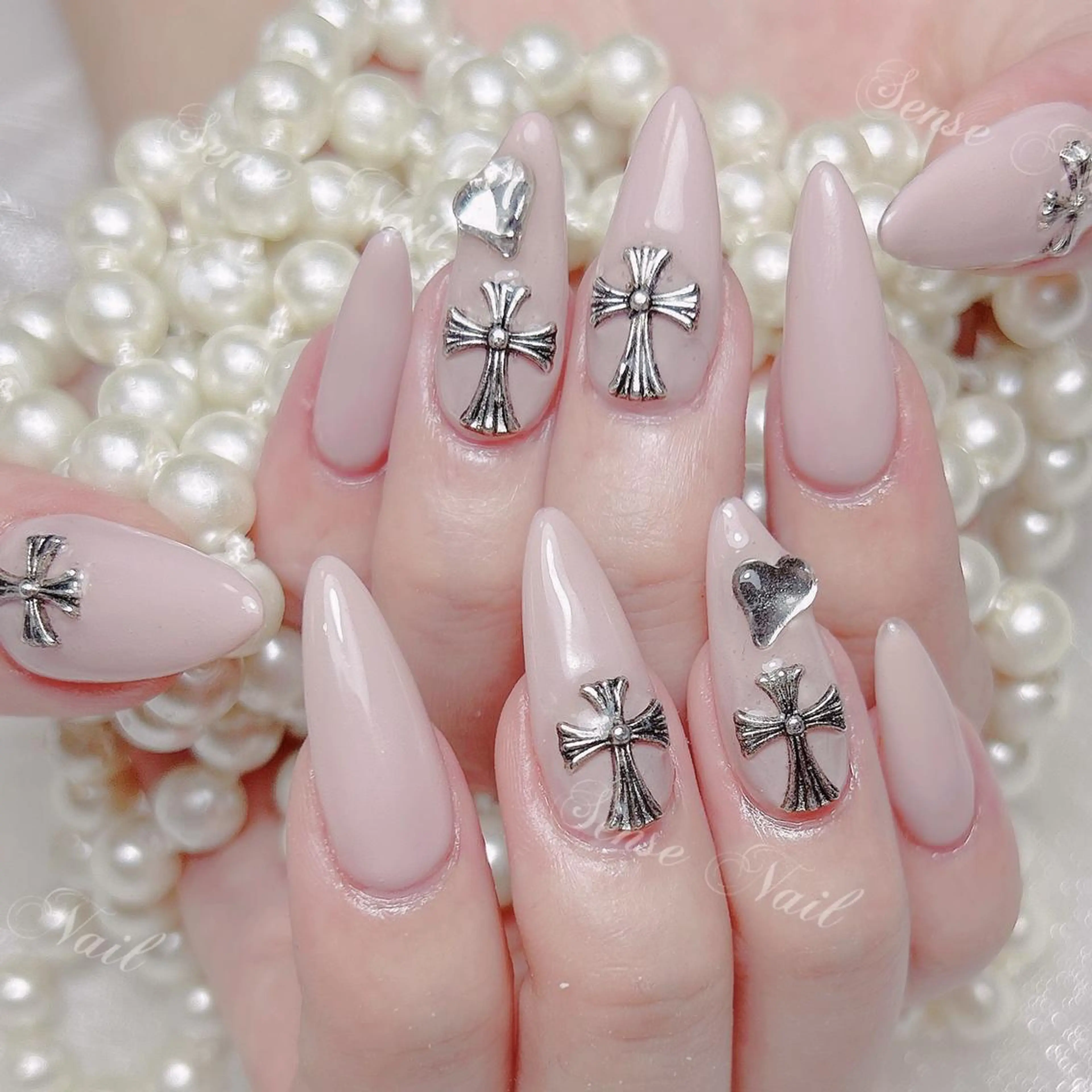 ネイル ハンドネイル ハンドケア Queening 🦋のネイルデザイン