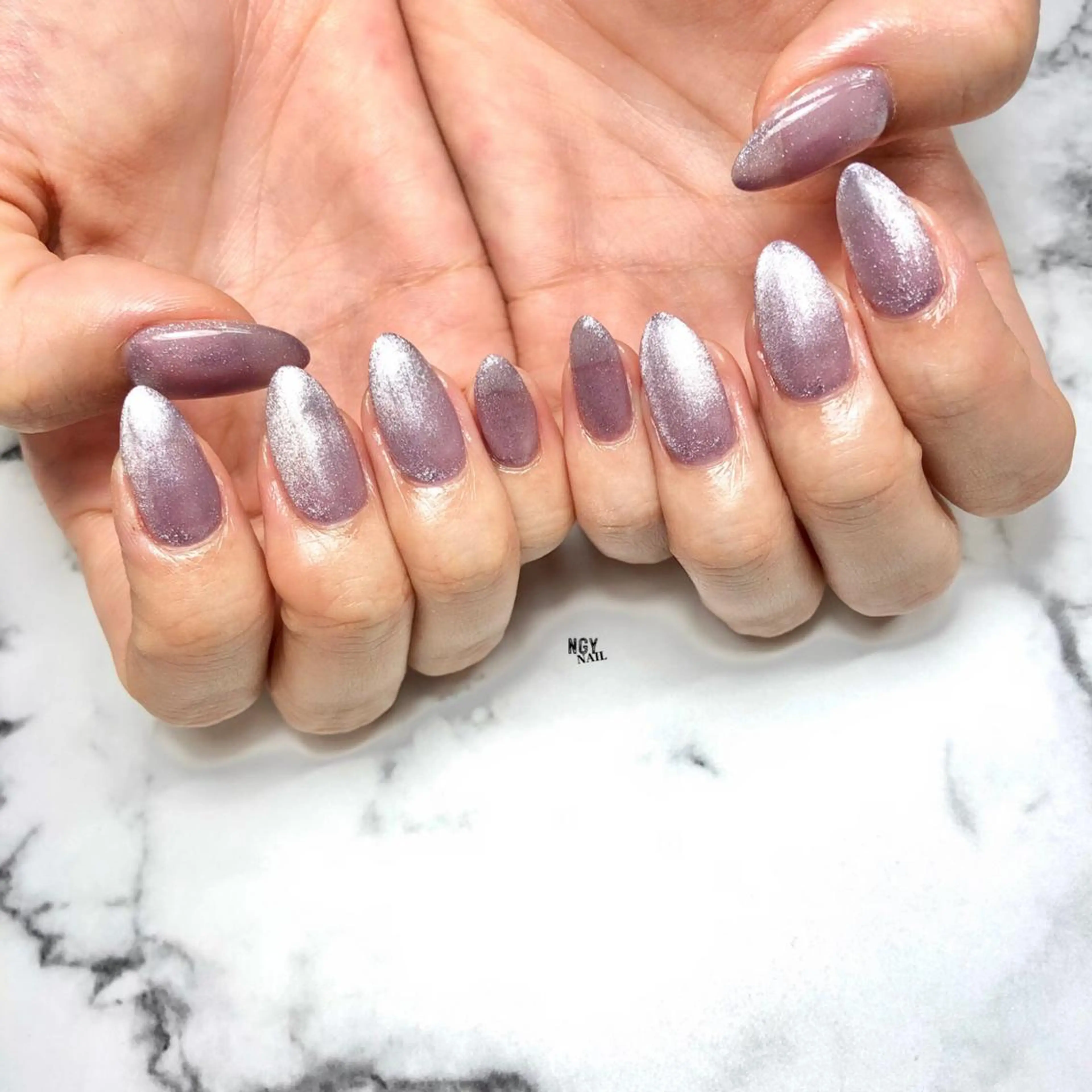 ネイル マグネットネイル ワンカラーネイル パステルネイル パープル 春ネイル ハンドネイル NAIL NOWのネイルデザイン
