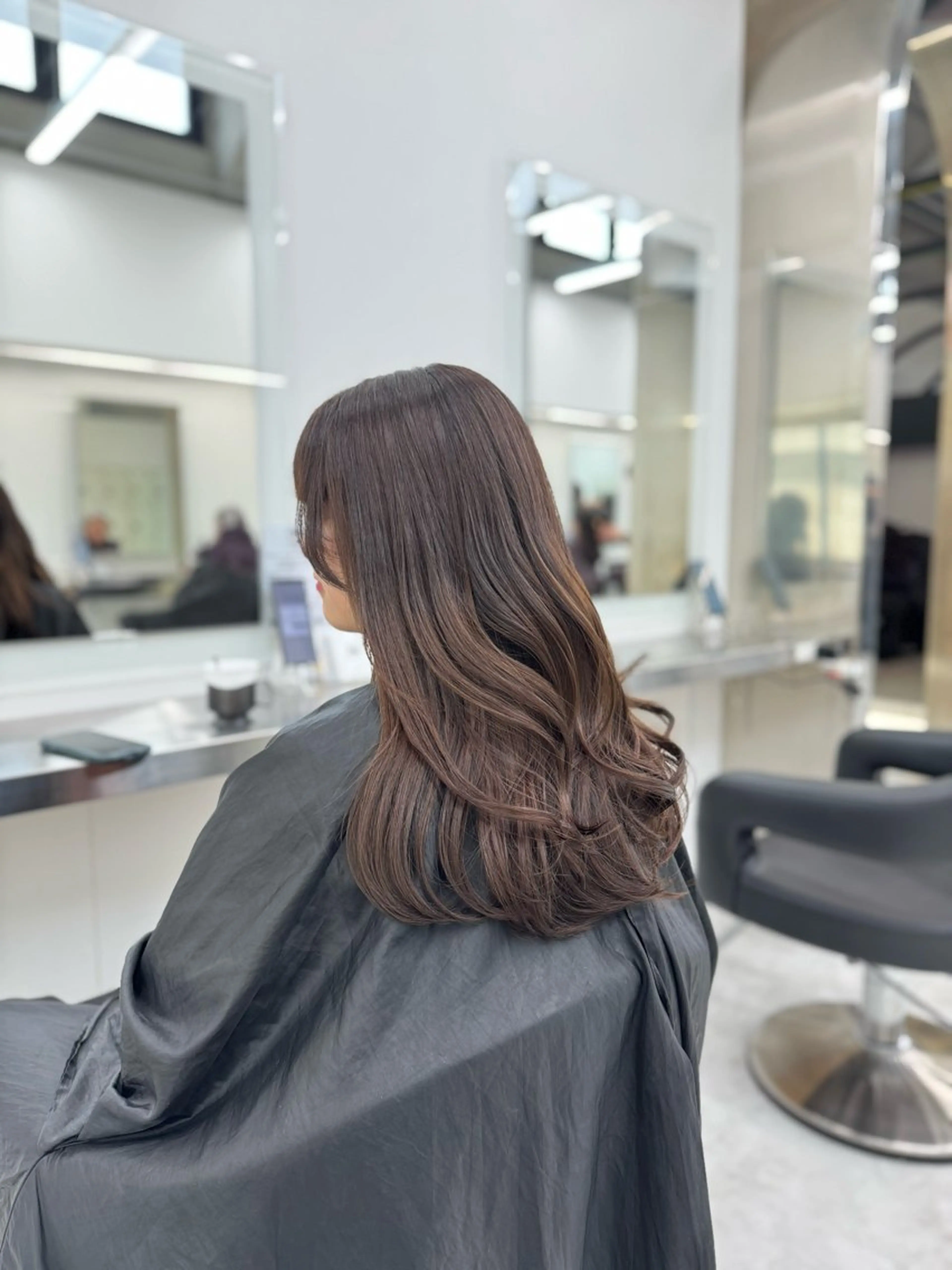 セミロング カラー ヘアカラー トリートメント ブリーチなし🤍透明 感カラー🤍しゅうじのヘアスタイル
