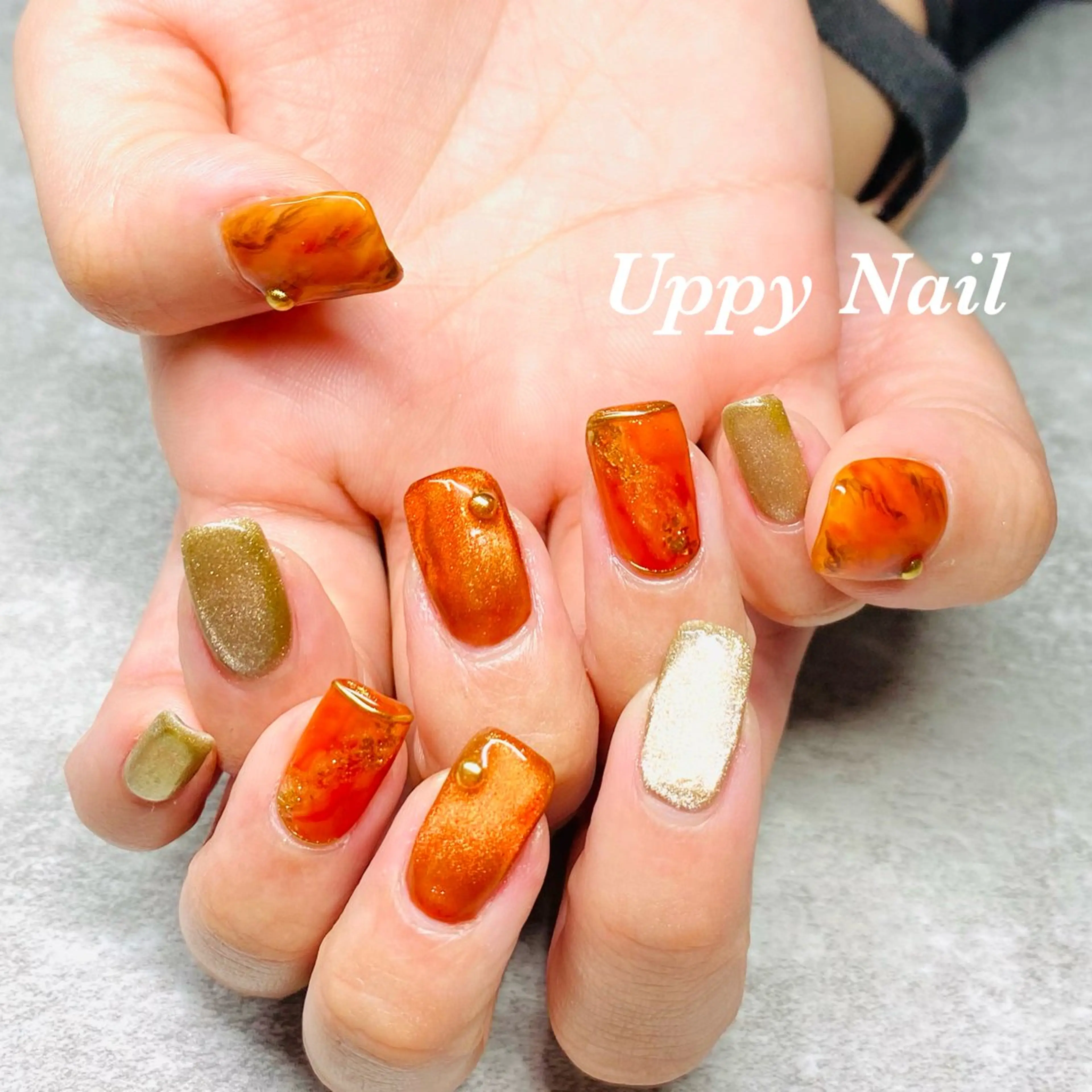 ネイル ブラウン ゴールド マグネットネイル ニュアンスネイル オレンジ ハンドネイル Uppy Nail ukyoのネイルデザイン