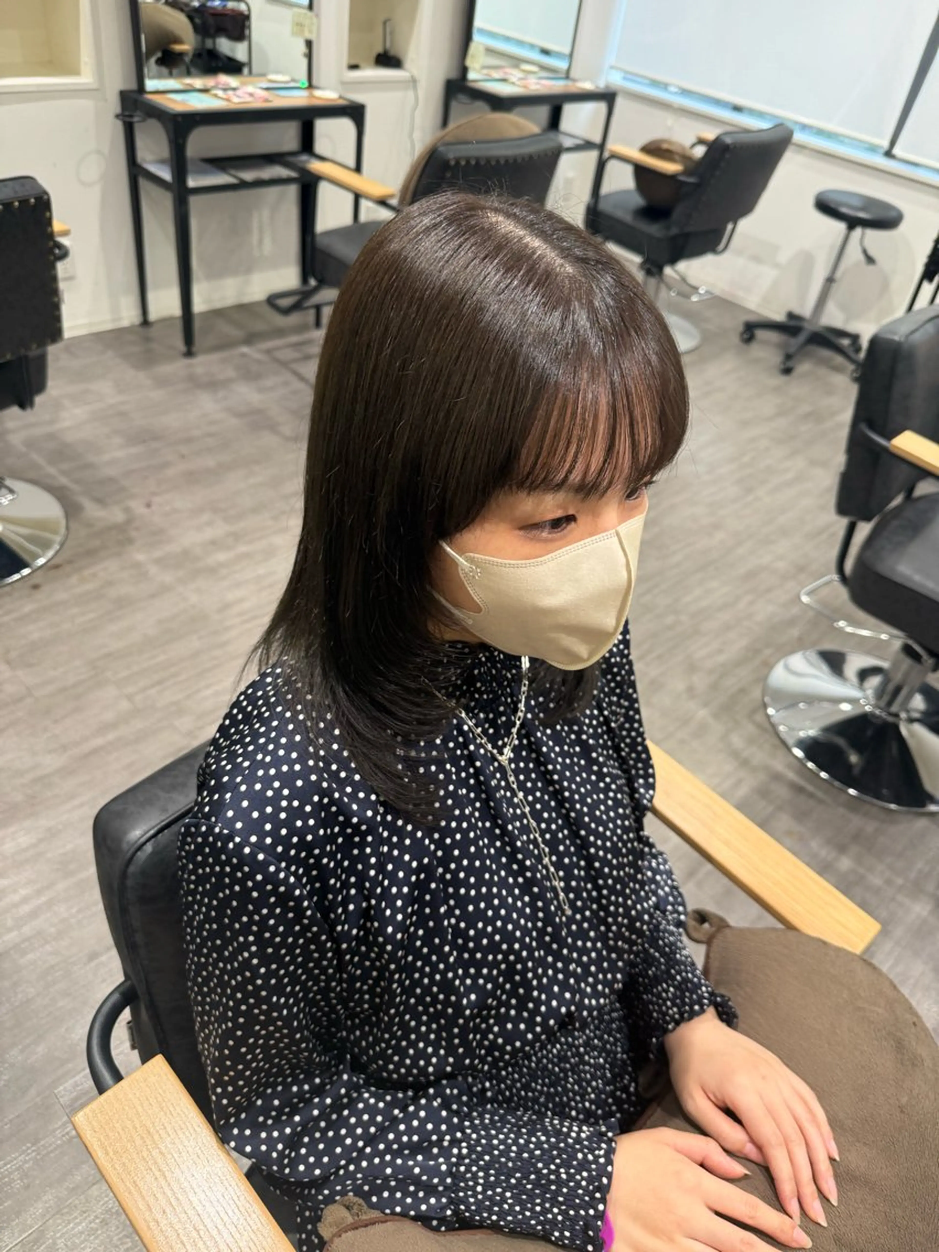 ミディアム カラー 顔まわりレイヤー レイヤーカット カット ヘアカラー トリートメント 上田 紗也のヘアスタイル