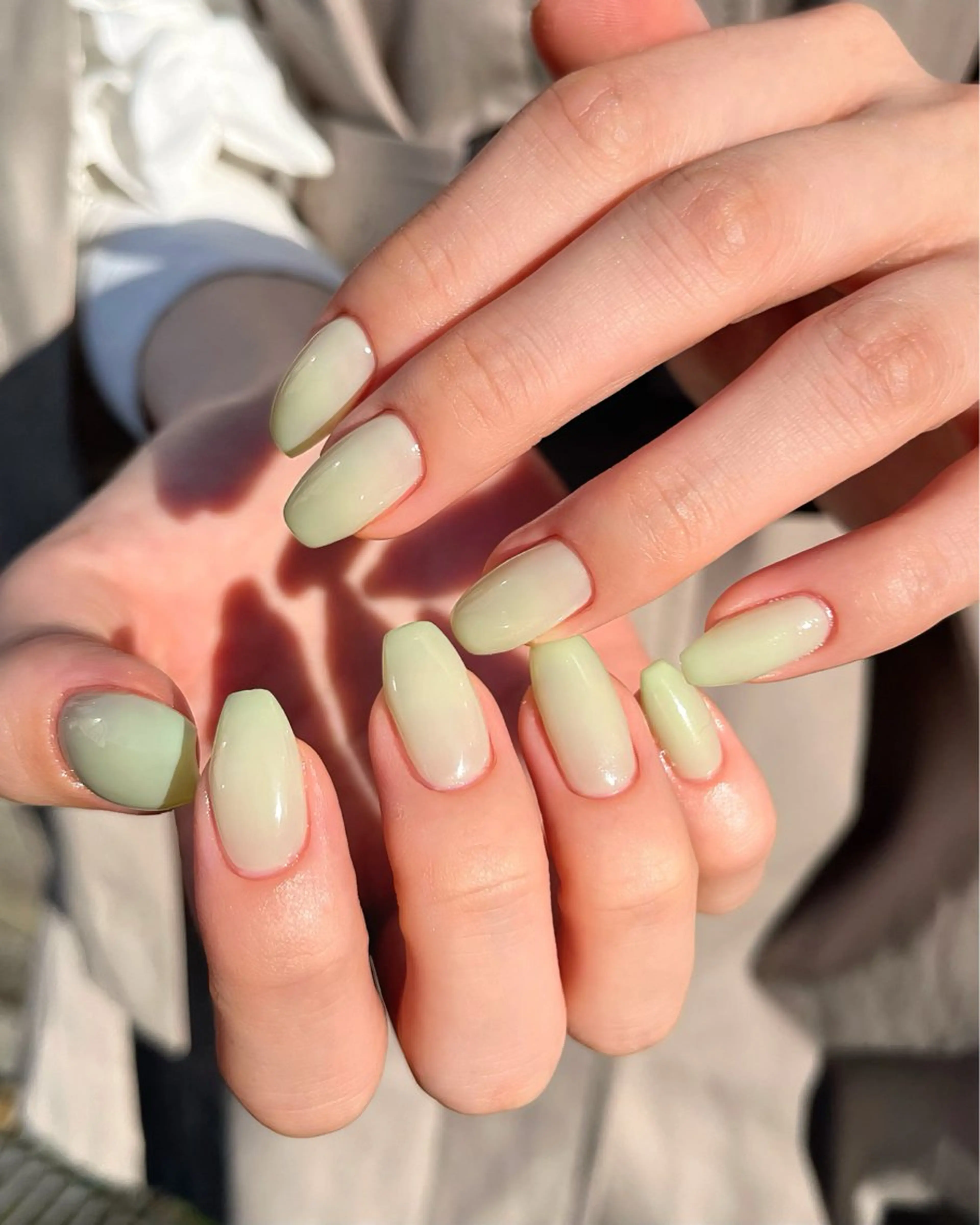 ネイル チークネイル ガーリー グラデーション グリーン オフィスネイル ハンドネイル ハンドケア 🫧OPELIA NAIL渋谷🫧のネイルデザイン