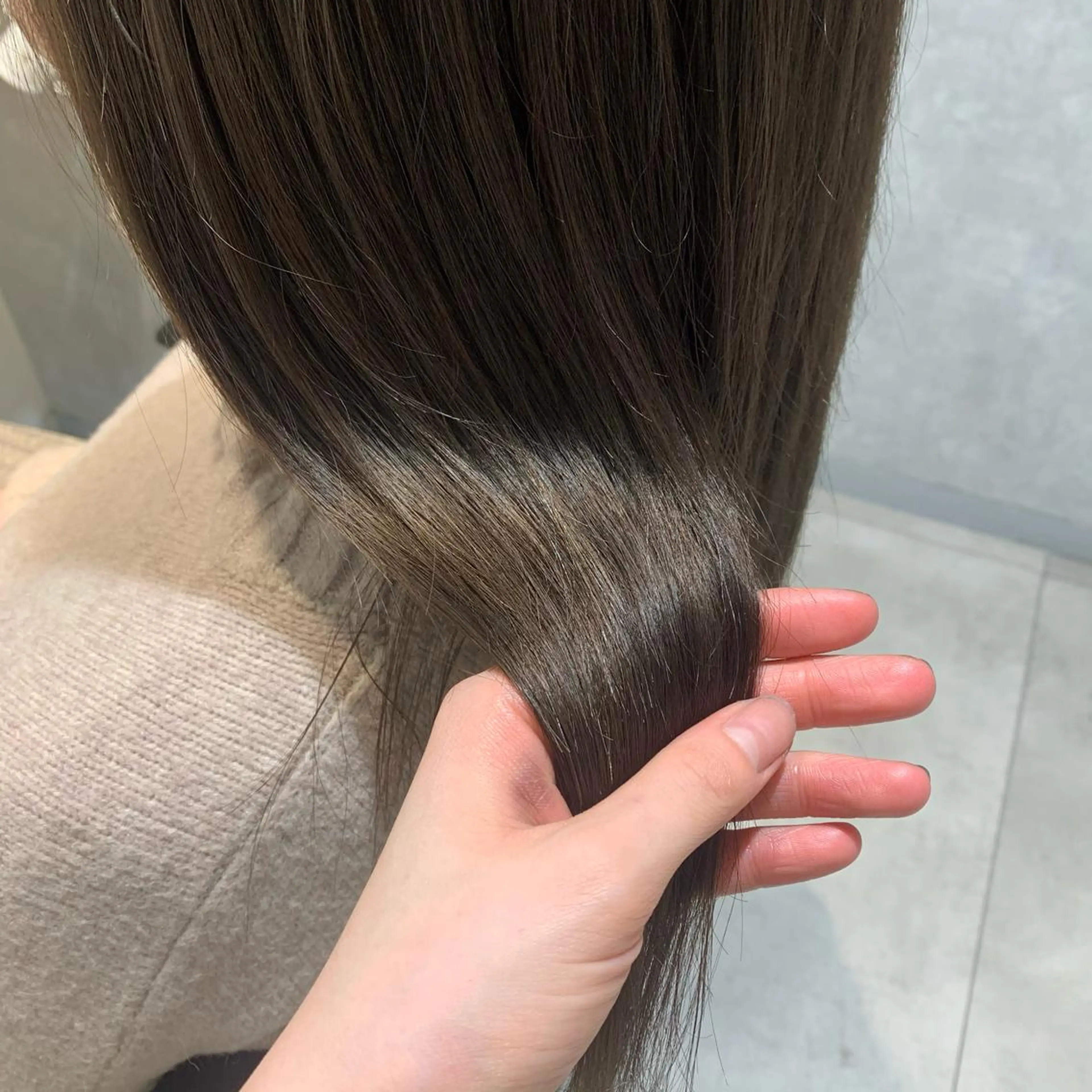ロング カラー アッシュ ベージュカラー ブリーチ クレハ :)のヘアスタイル