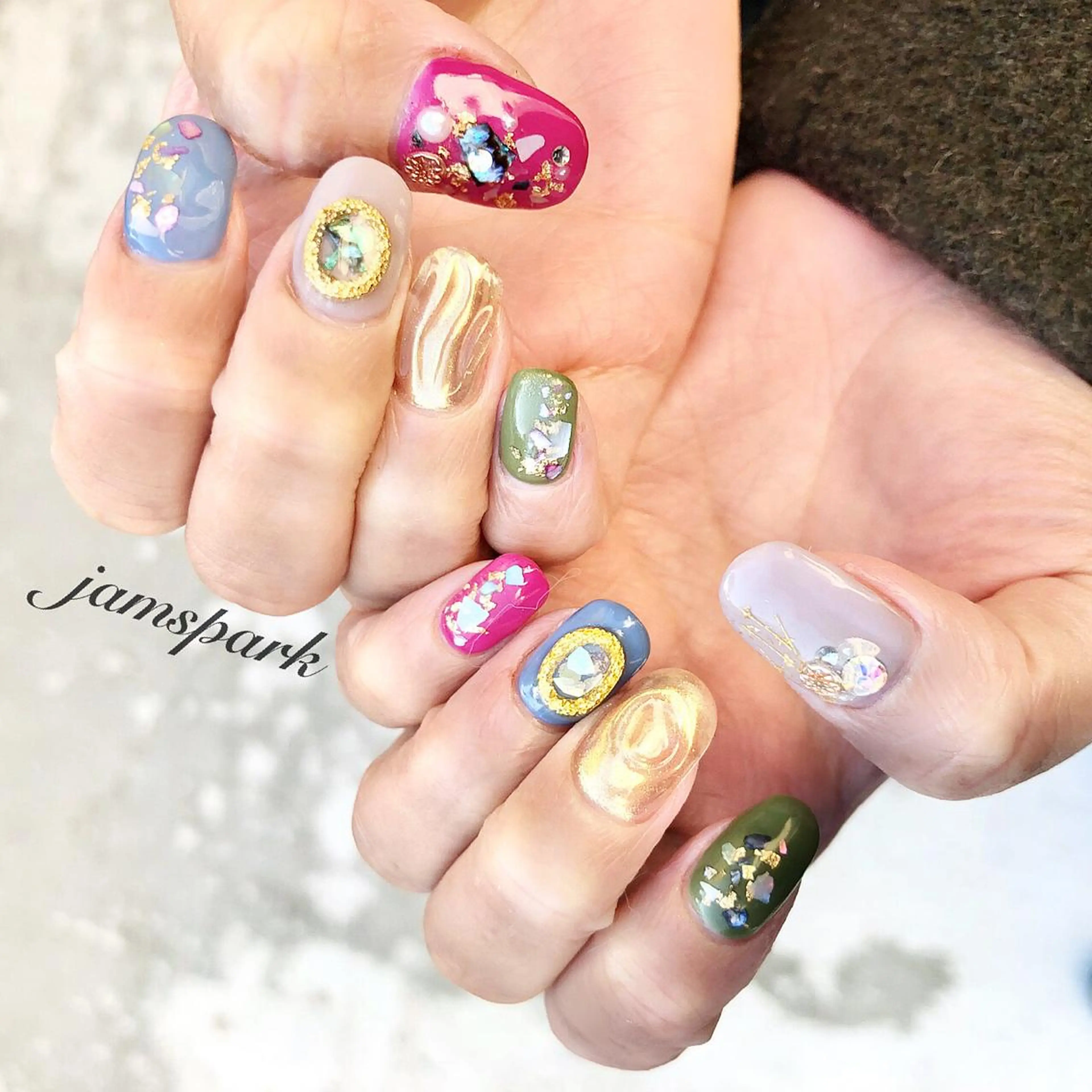 ネイル ゴールド ミラーネイル ニュアンスネイル 赤色 ハンドネイル jamspark ✨のネイルデザイン
