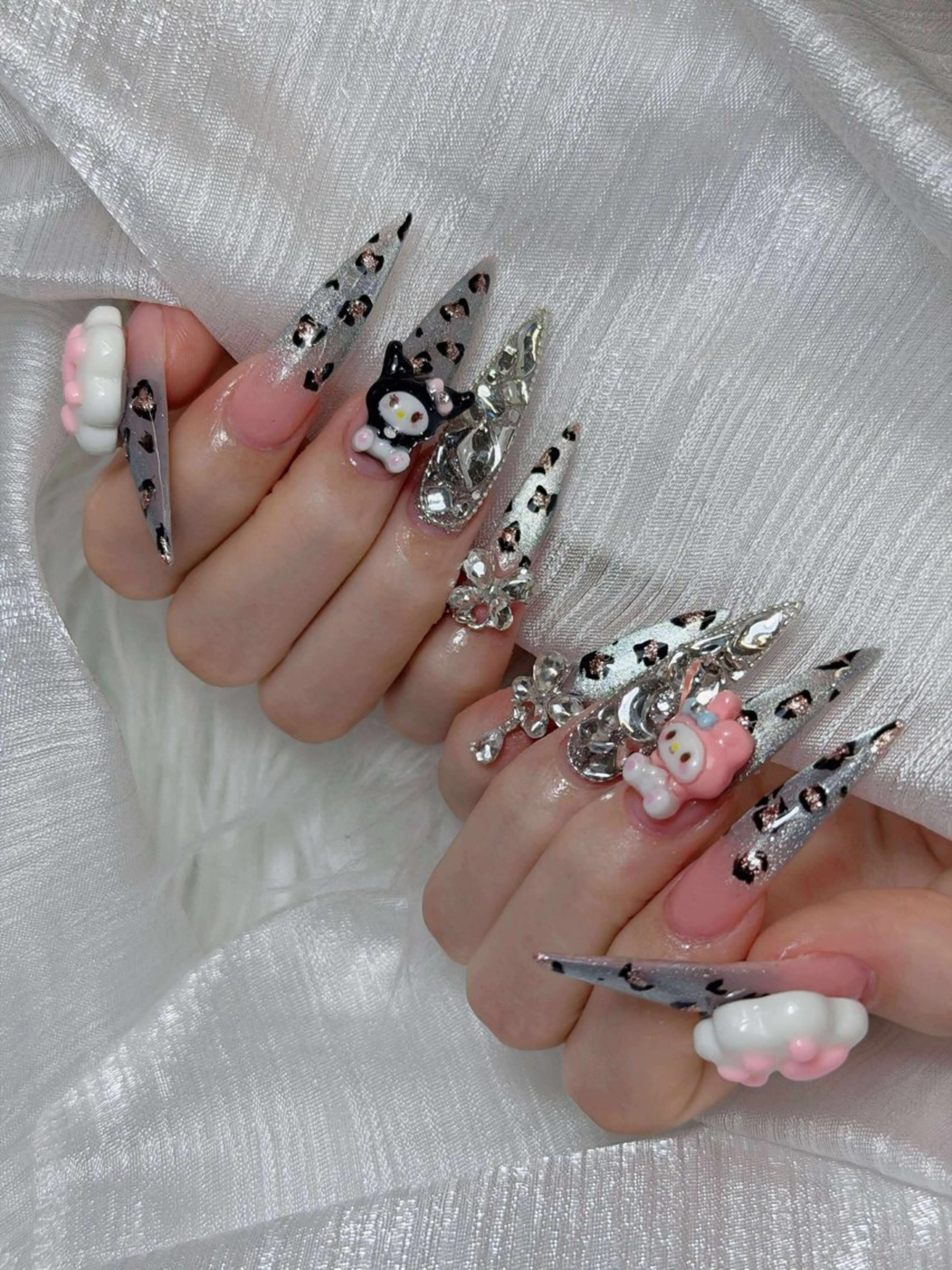 ネイル オーロラネイル チークネイル フットネイル フレンチネイル ハロウィン ハンドネイル Lumi Nail 新大久保3‘のネイルデザイン